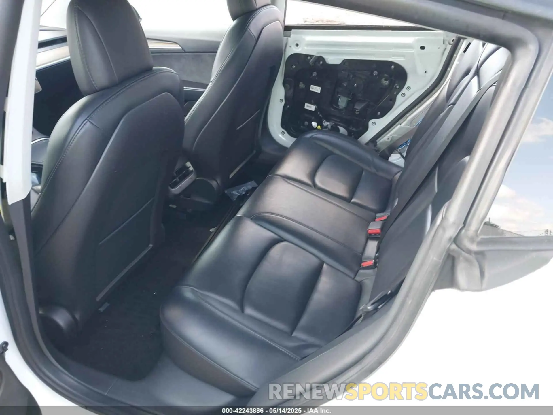 8 Photograph of a damaged car 5YJ3E1EA2NF148570 TESLA MODEL 3 2022