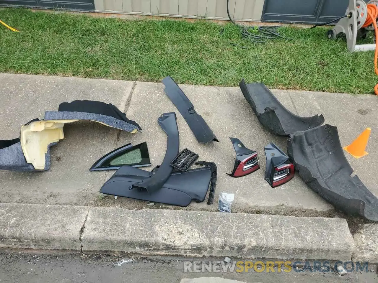 12 Photograph of a damaged car 5YJ3E1EA2NF192097 TESLA MODEL 3 2022