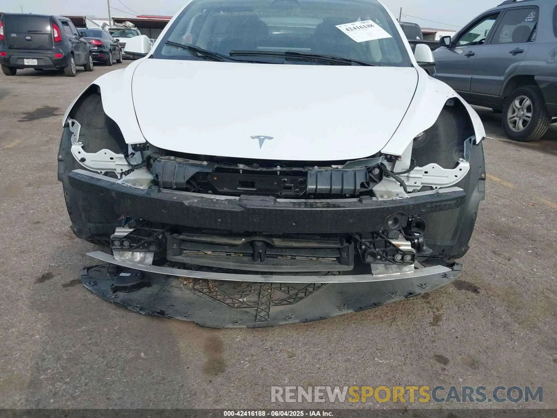 12 Photograph of a damaged car 5YJ3E1EA2NF200652 TESLA MODEL 3 2022