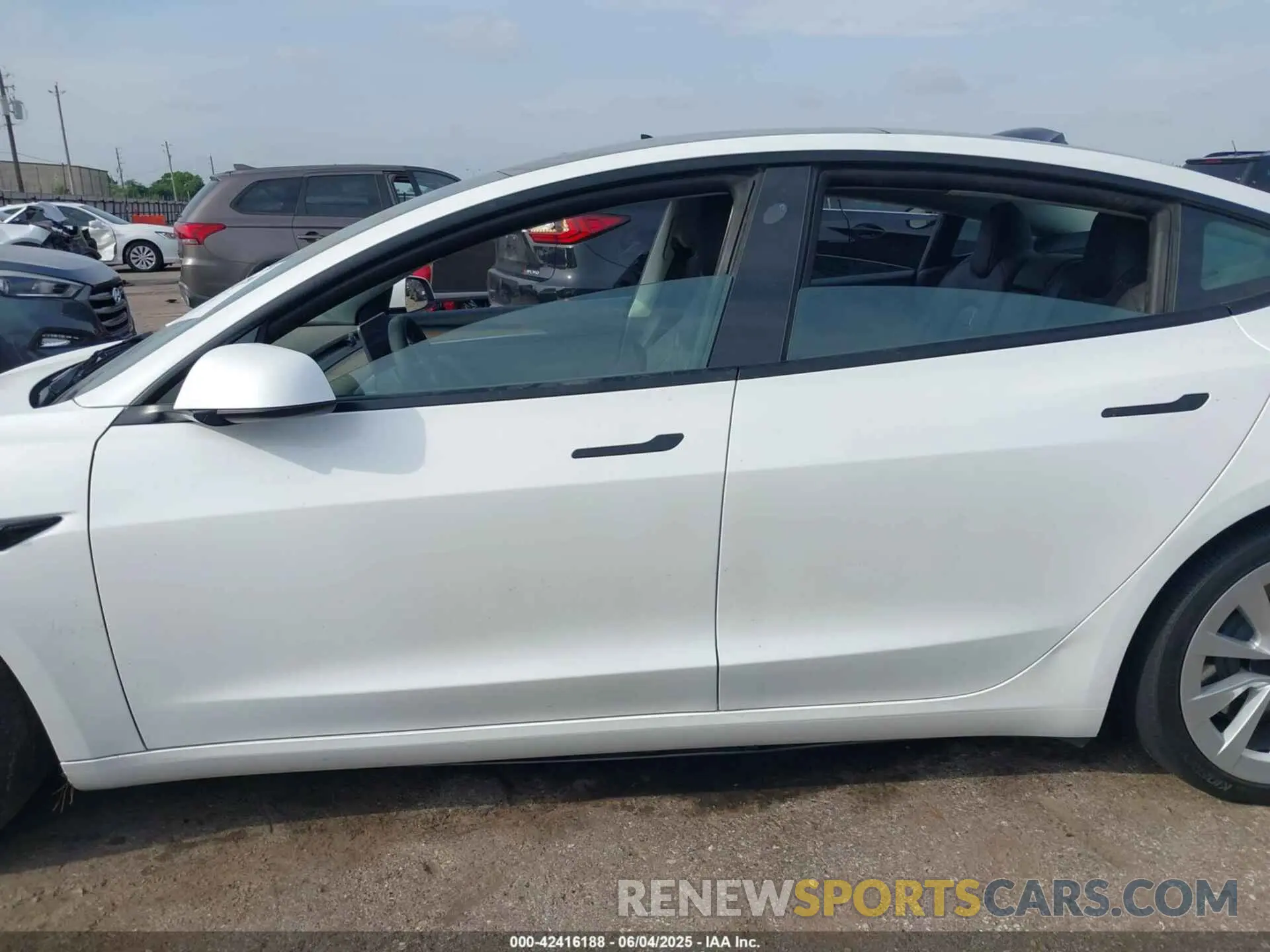 14 Photograph of a damaged car 5YJ3E1EA2NF200652 TESLA MODEL 3 2022