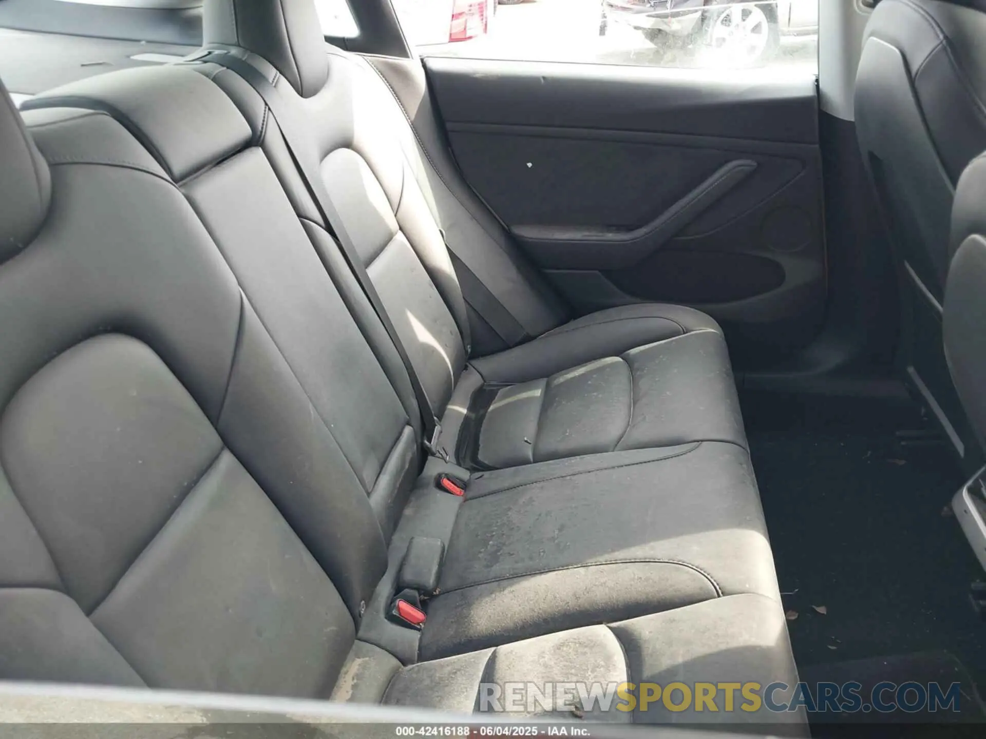8 Photograph of a damaged car 5YJ3E1EA2NF200652 TESLA MODEL 3 2022