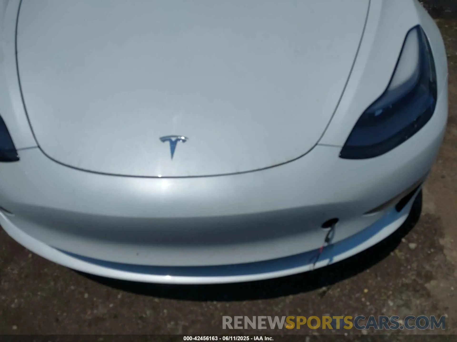 10 Photograph of a damaged car 5YJ3E1EA2NF285962 TESLA MODEL 3 2022
