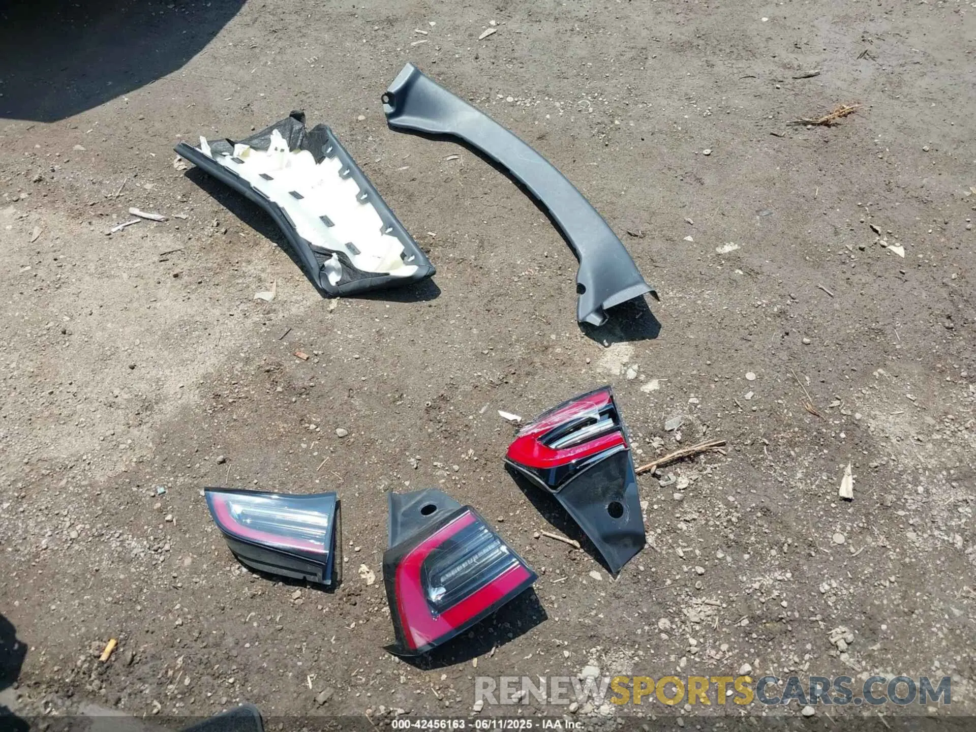 11 Photograph of a damaged car 5YJ3E1EA2NF285962 TESLA MODEL 3 2022