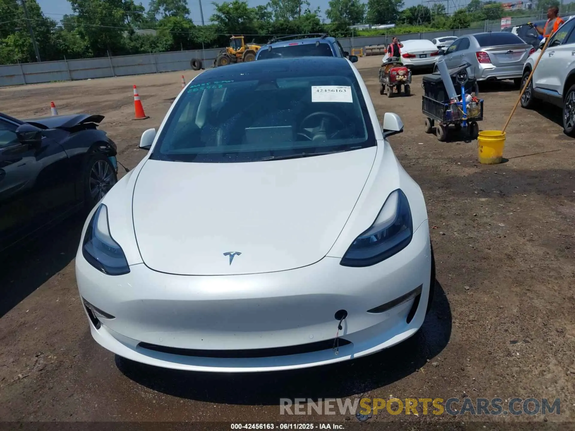 12 Photograph of a damaged car 5YJ3E1EA2NF285962 TESLA MODEL 3 2022