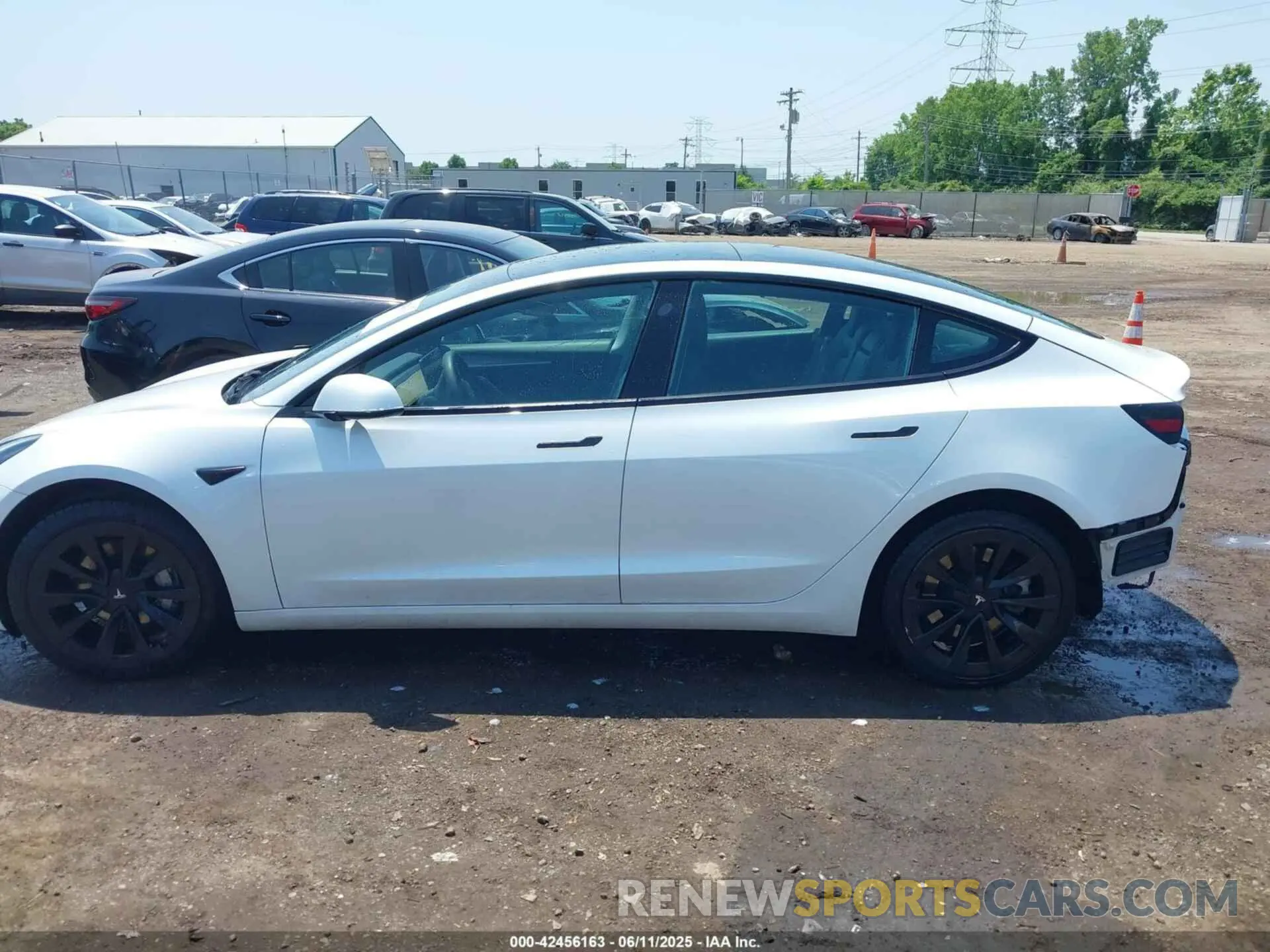 14 Photograph of a damaged car 5YJ3E1EA2NF285962 TESLA MODEL 3 2022