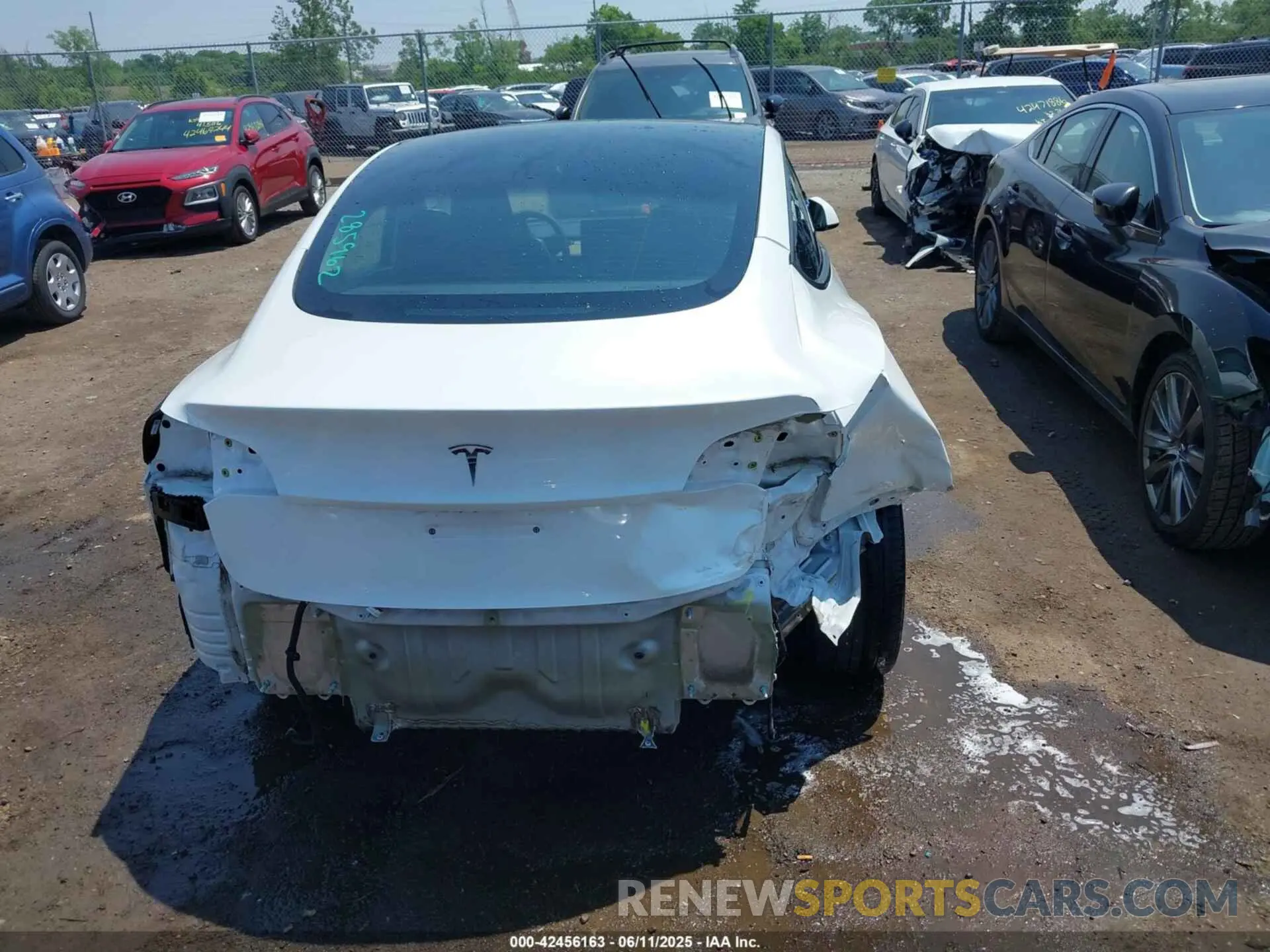 16 Photograph of a damaged car 5YJ3E1EA2NF285962 TESLA MODEL 3 2022