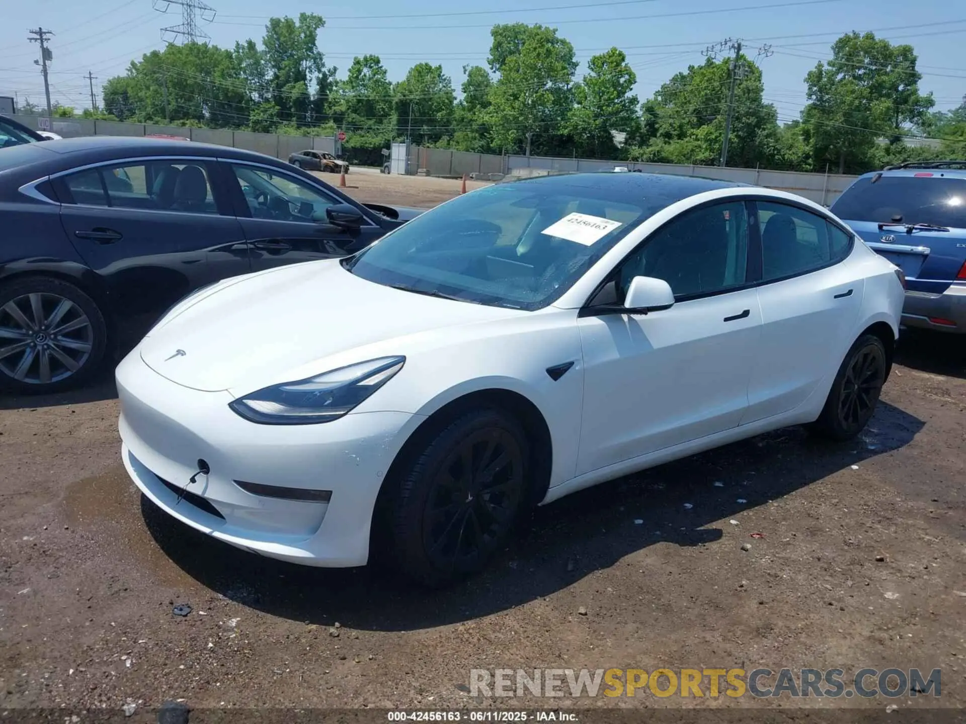 2 Photograph of a damaged car 5YJ3E1EA2NF285962 TESLA MODEL 3 2022