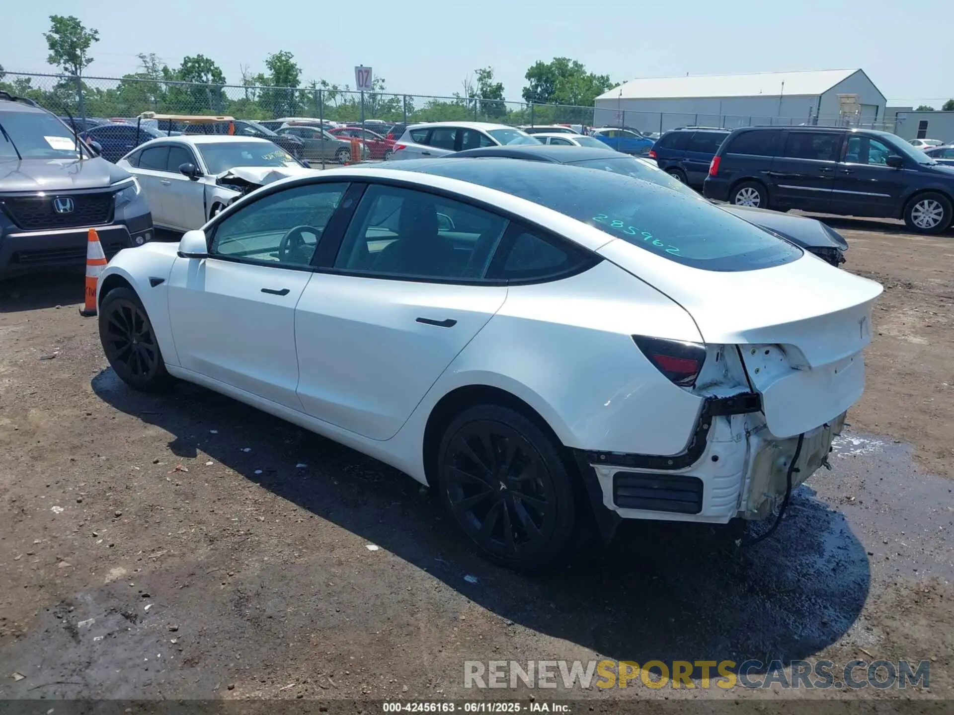 3 Photograph of a damaged car 5YJ3E1EA2NF285962 TESLA MODEL 3 2022