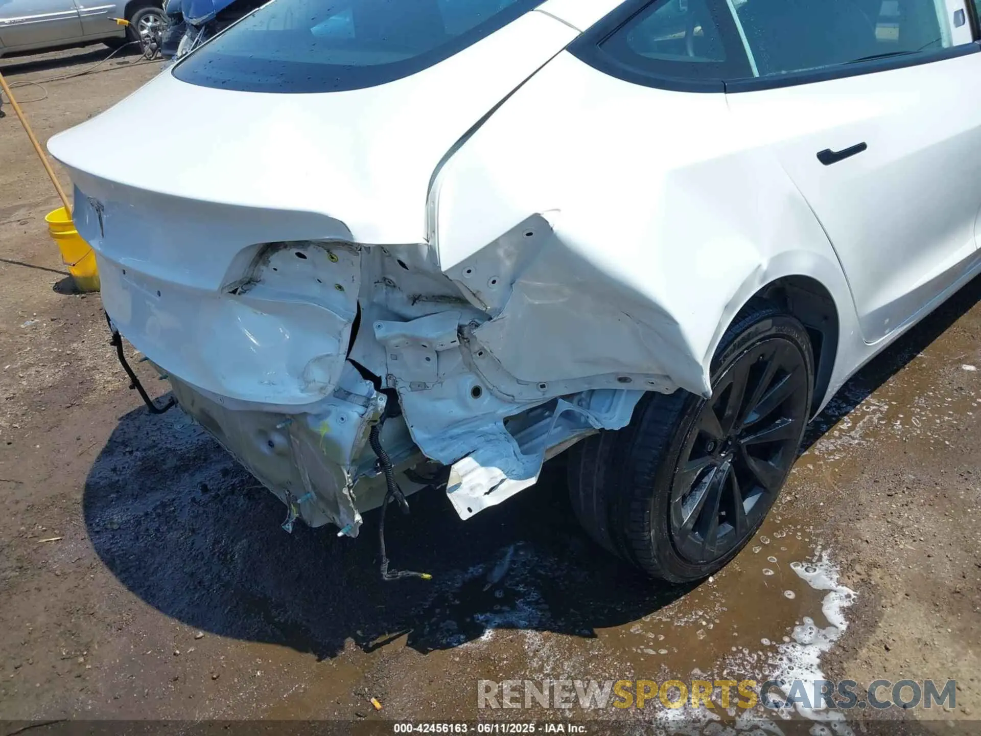 6 Photograph of a damaged car 5YJ3E1EA2NF285962 TESLA MODEL 3 2022