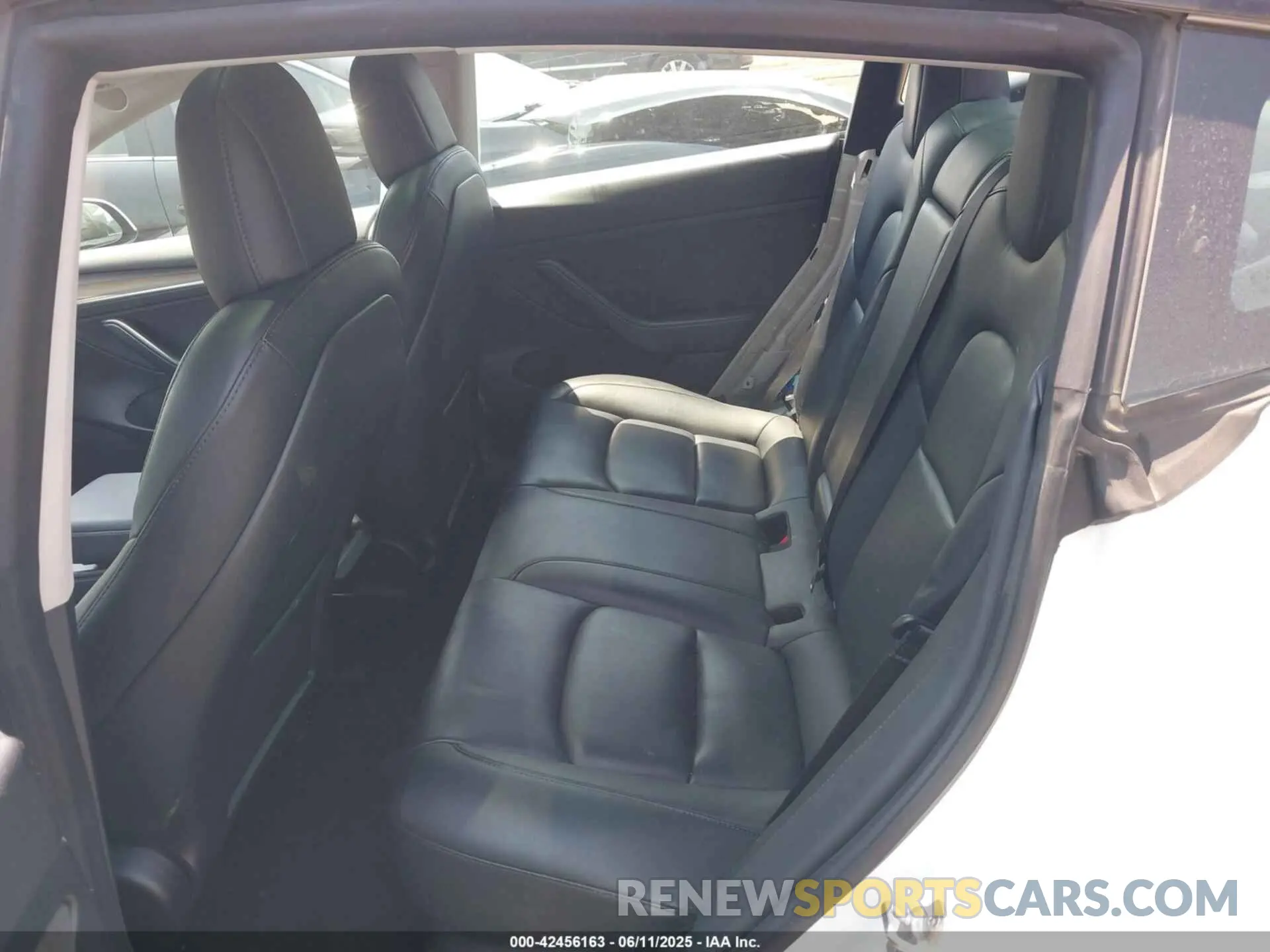 8 Photograph of a damaged car 5YJ3E1EA2NF285962 TESLA MODEL 3 2022