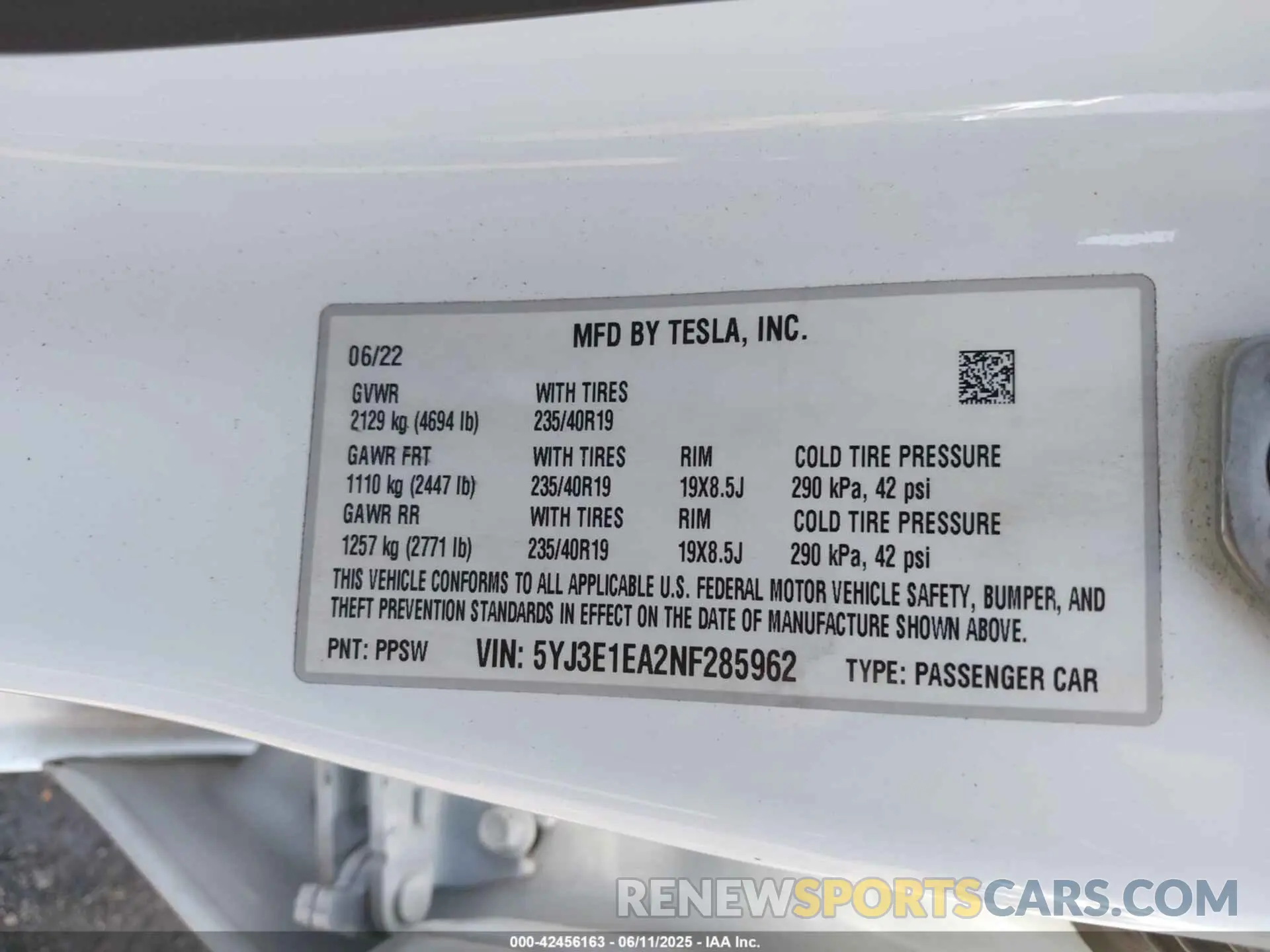 9 Photograph of a damaged car 5YJ3E1EA2NF285962 TESLA MODEL 3 2022