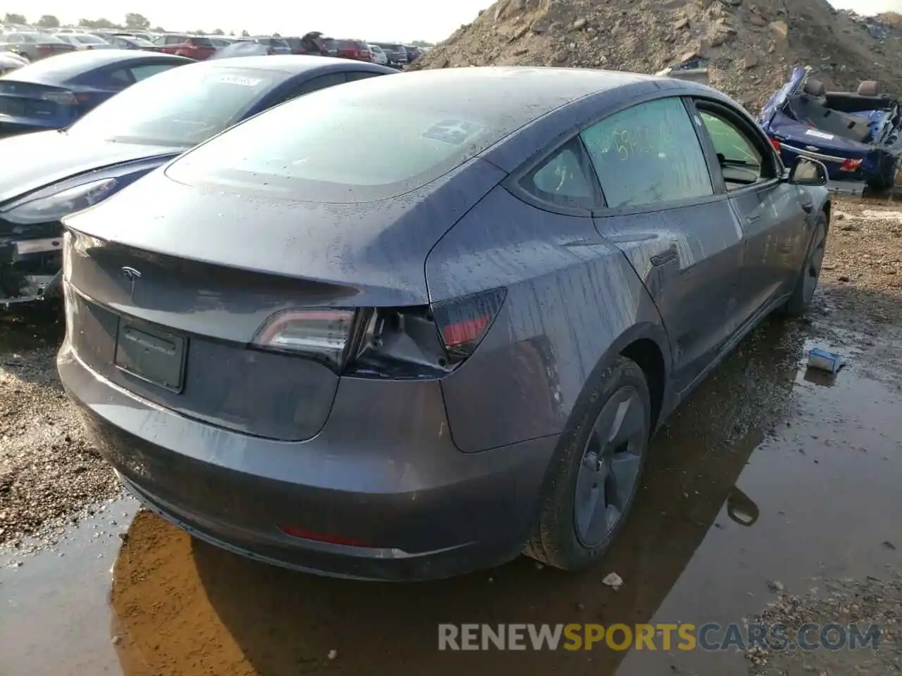 4 Photograph of a damaged car 5YJ3E1EA2NF286156 TESLA MODEL 3 2022