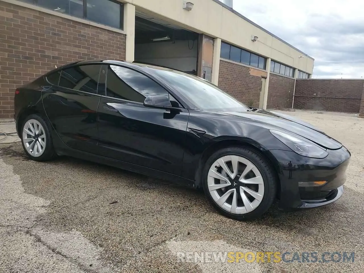 4 Photograph of a damaged car 5YJ3E1EA2NF304686 TESLA MODEL 3 2022