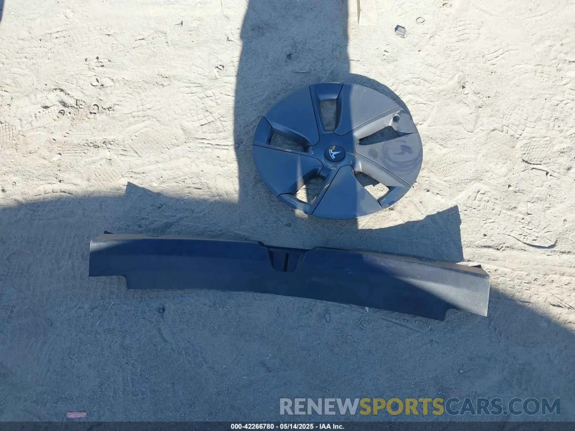 12 Photograph of a damaged car 5YJ3E1EA2NF315607 TESLA MODEL 3 2022