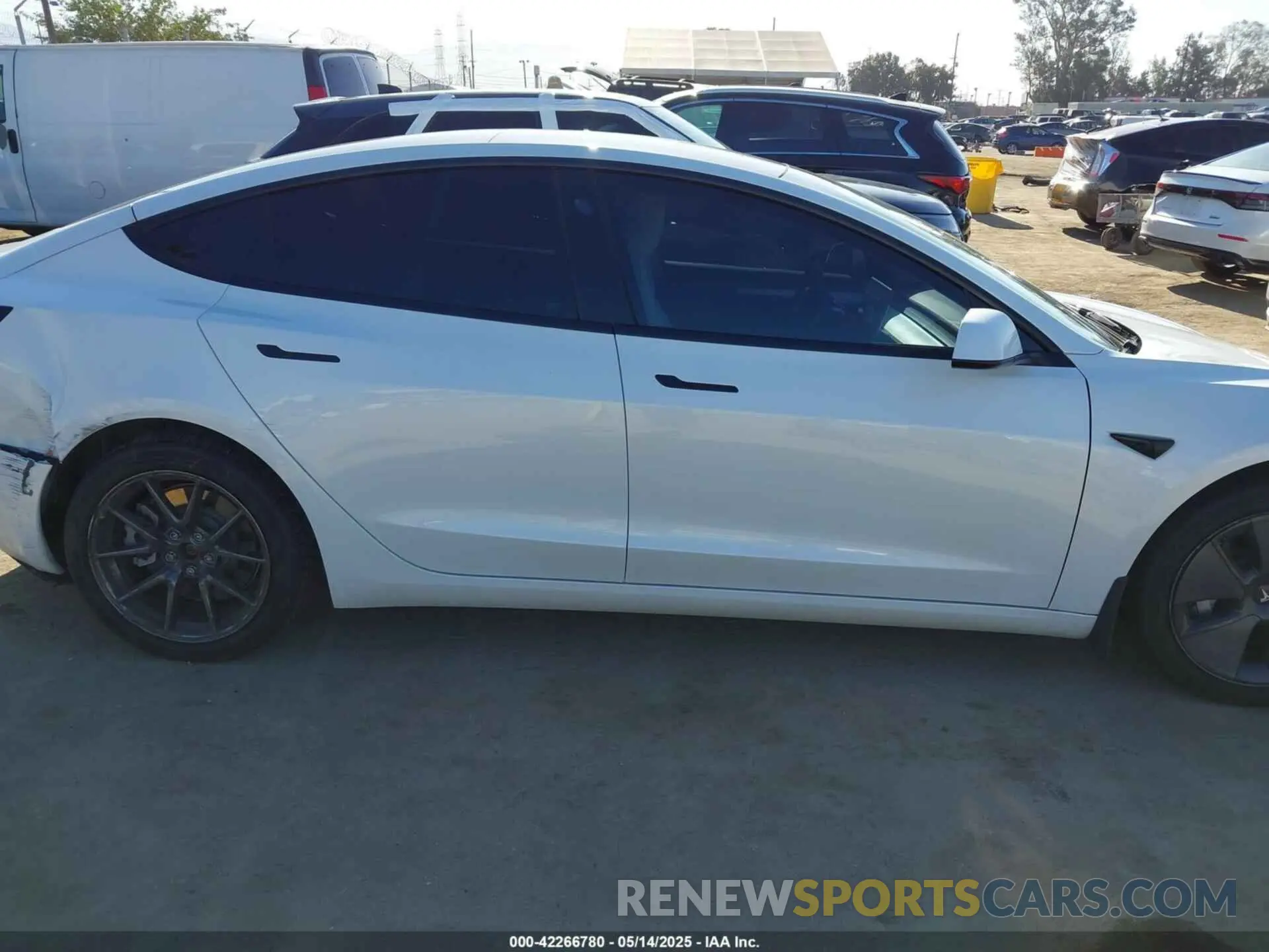 14 Photograph of a damaged car 5YJ3E1EA2NF315607 TESLA MODEL 3 2022