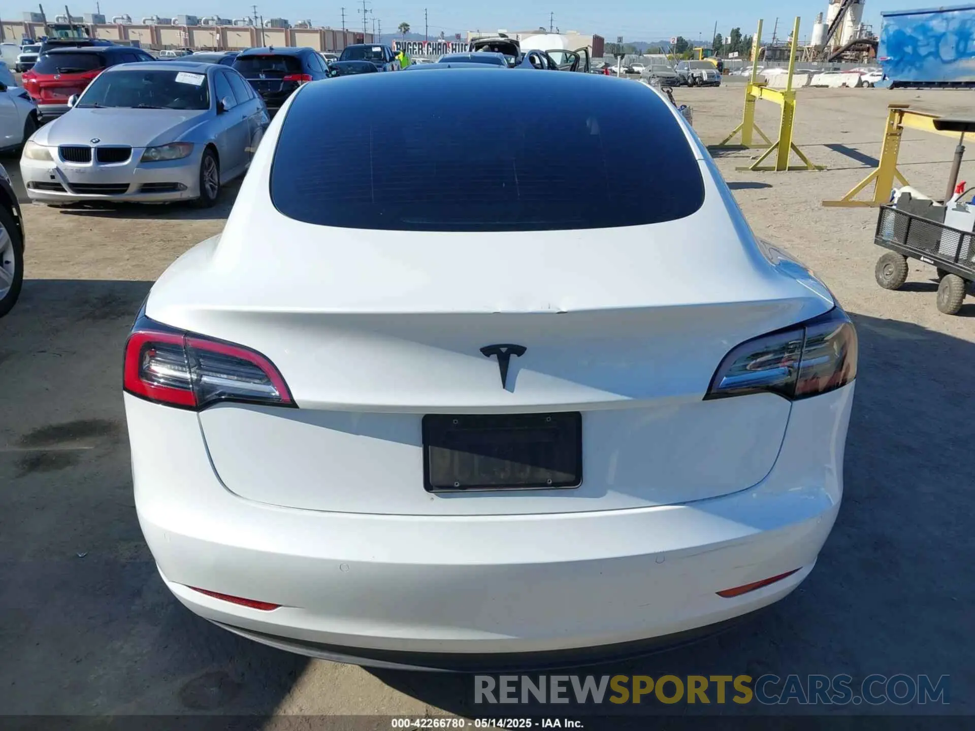 17 Photograph of a damaged car 5YJ3E1EA2NF315607 TESLA MODEL 3 2022