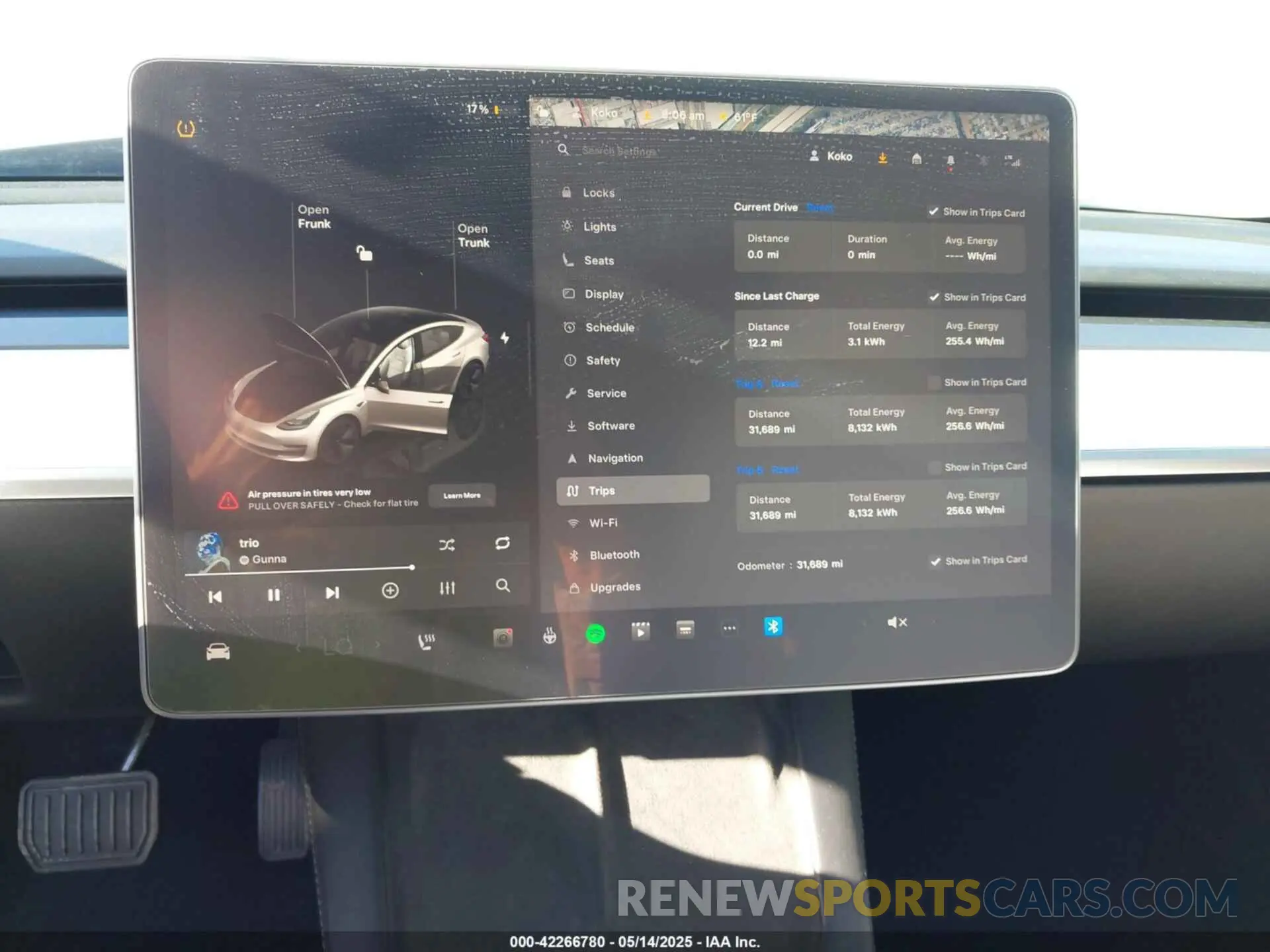 19 Photograph of a damaged car 5YJ3E1EA2NF315607 TESLA MODEL 3 2022