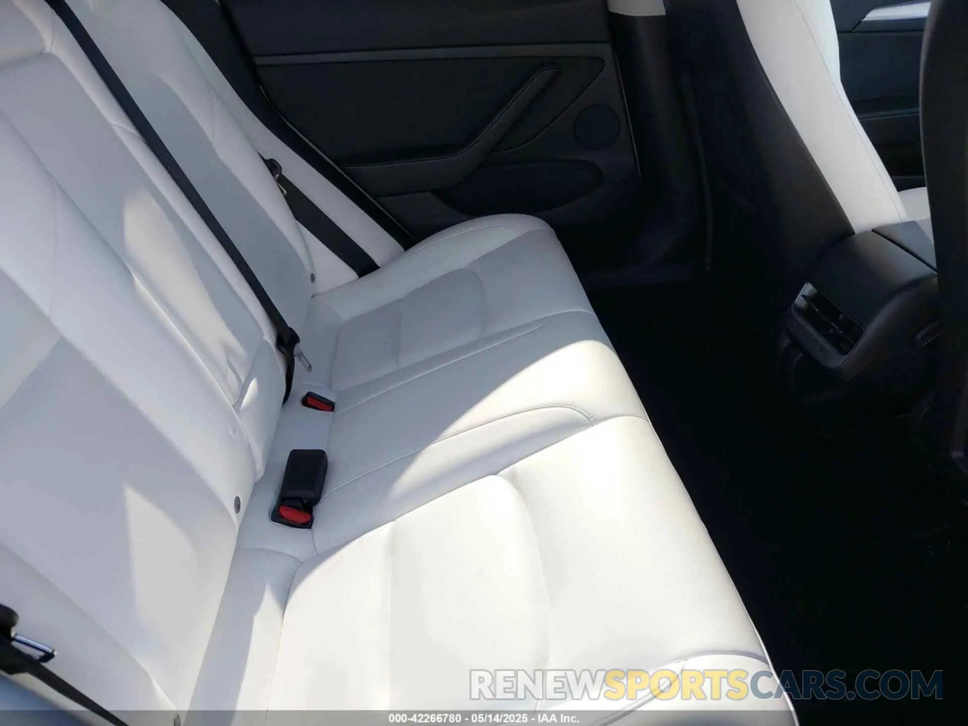 8 Photograph of a damaged car 5YJ3E1EA2NF315607 TESLA MODEL 3 2022