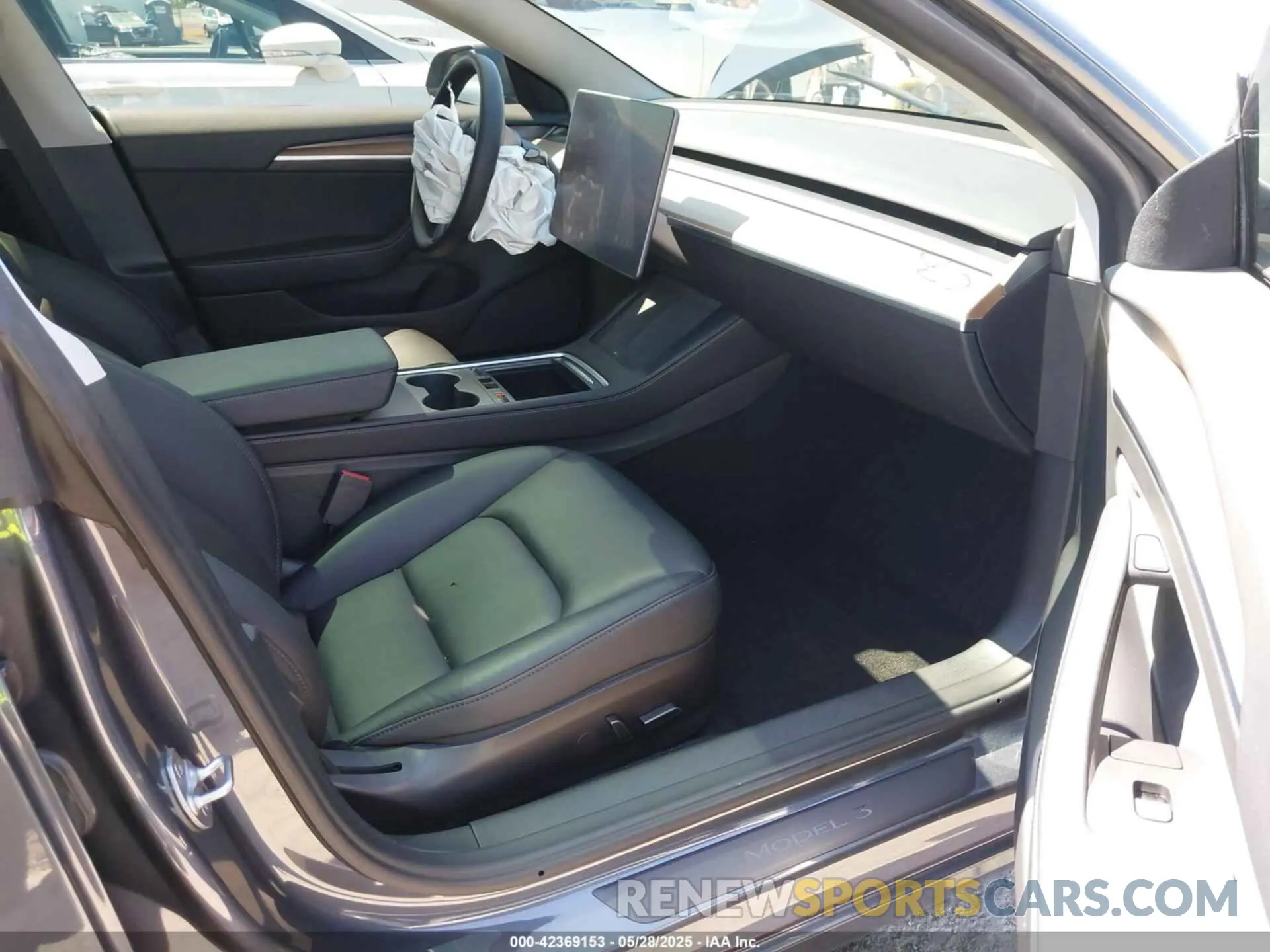 5 Photograph of a damaged car 5YJ3E1EA2NF331709 TESLA MODEL 3 2022