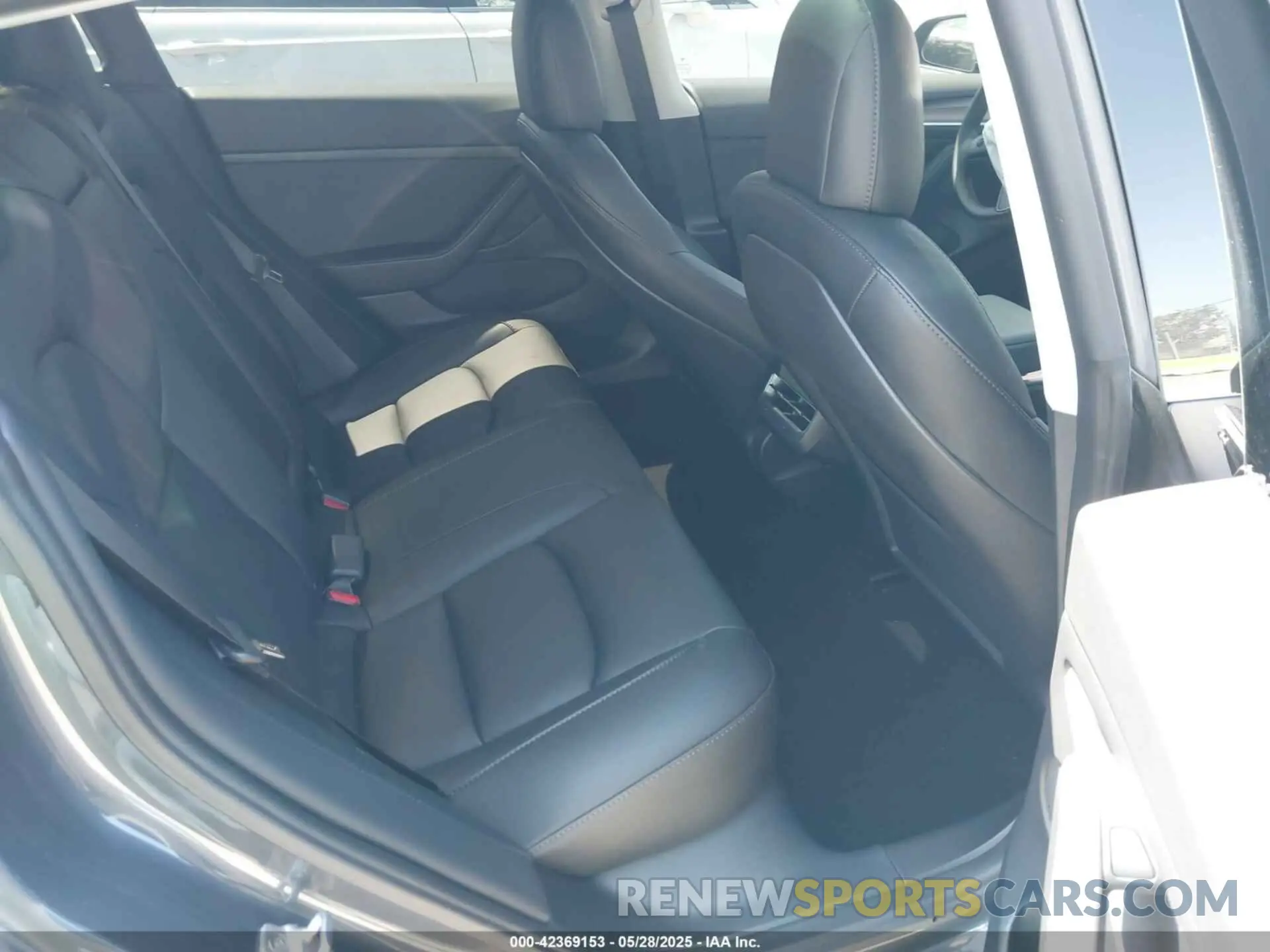 8 Photograph of a damaged car 5YJ3E1EA2NF331709 TESLA MODEL 3 2022