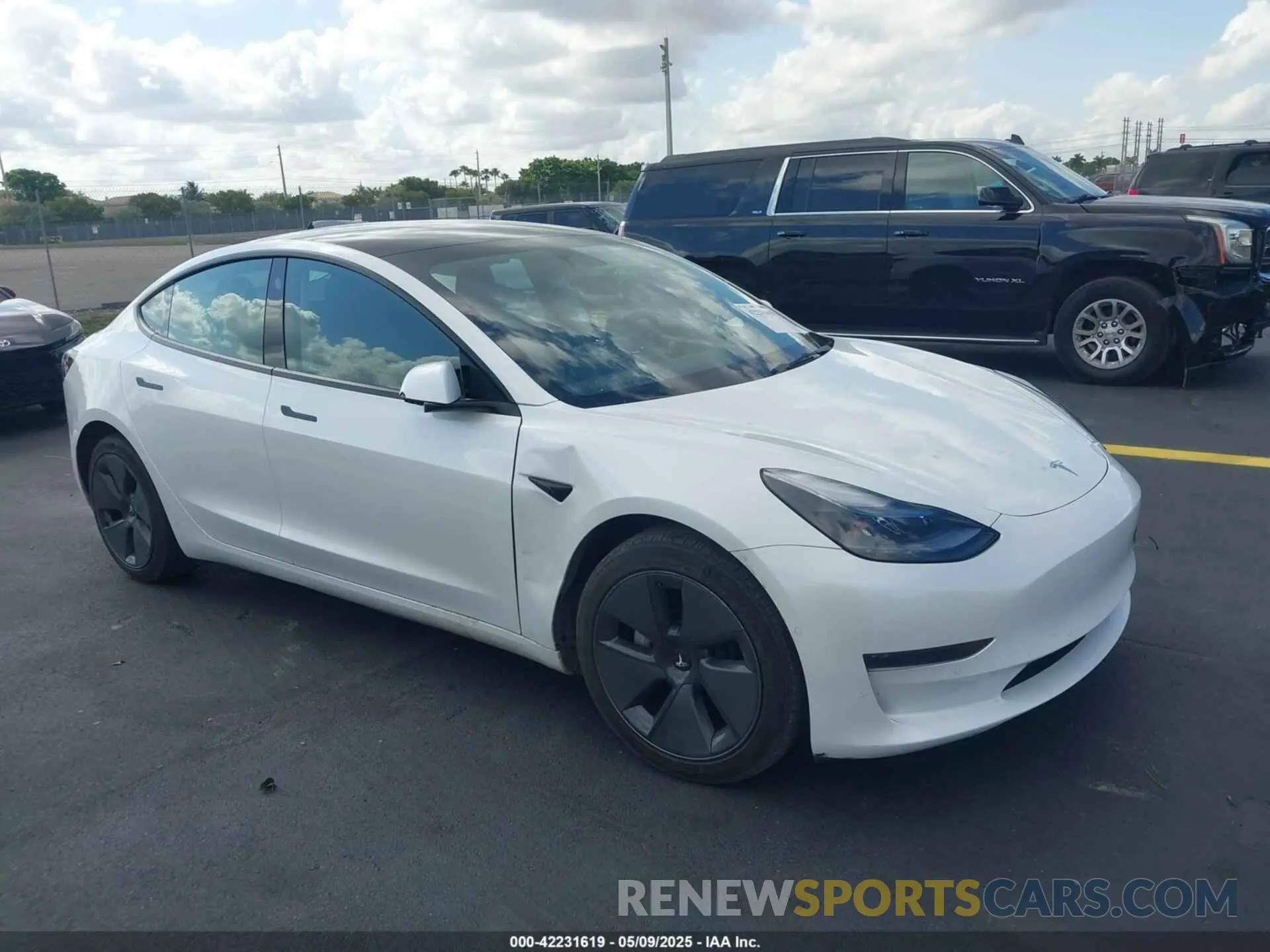 1 Photograph of a damaged car 5YJ3E1EA2NF332648 TESLA MODEL 3 2022