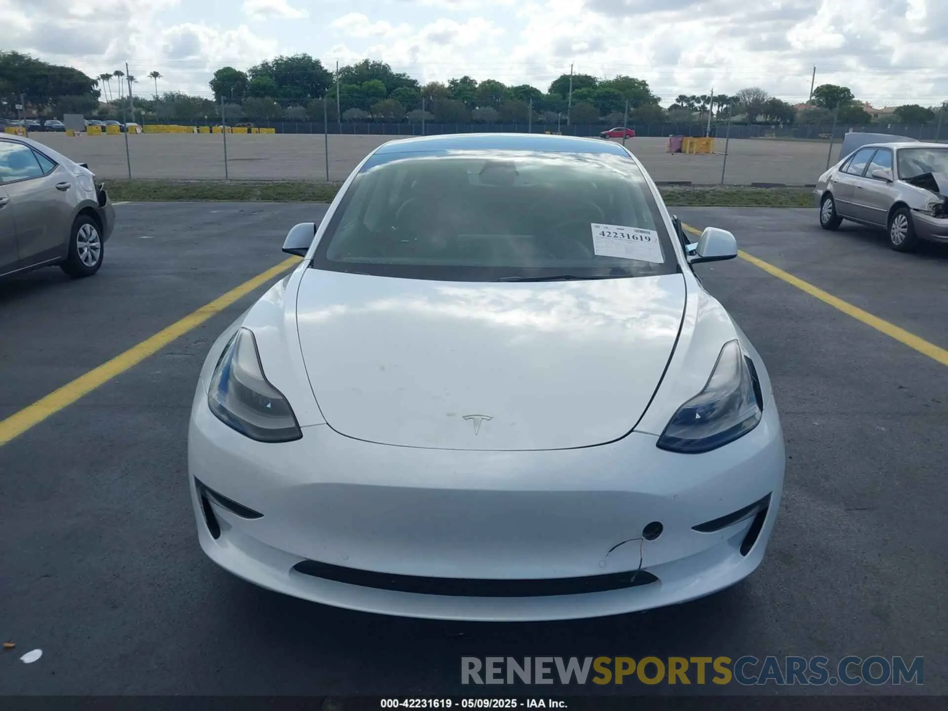 11 Photograph of a damaged car 5YJ3E1EA2NF332648 TESLA MODEL 3 2022