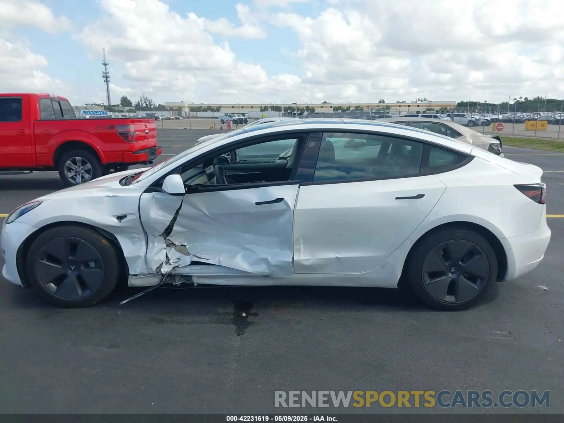 13 Photograph of a damaged car 5YJ3E1EA2NF332648 TESLA MODEL 3 2022