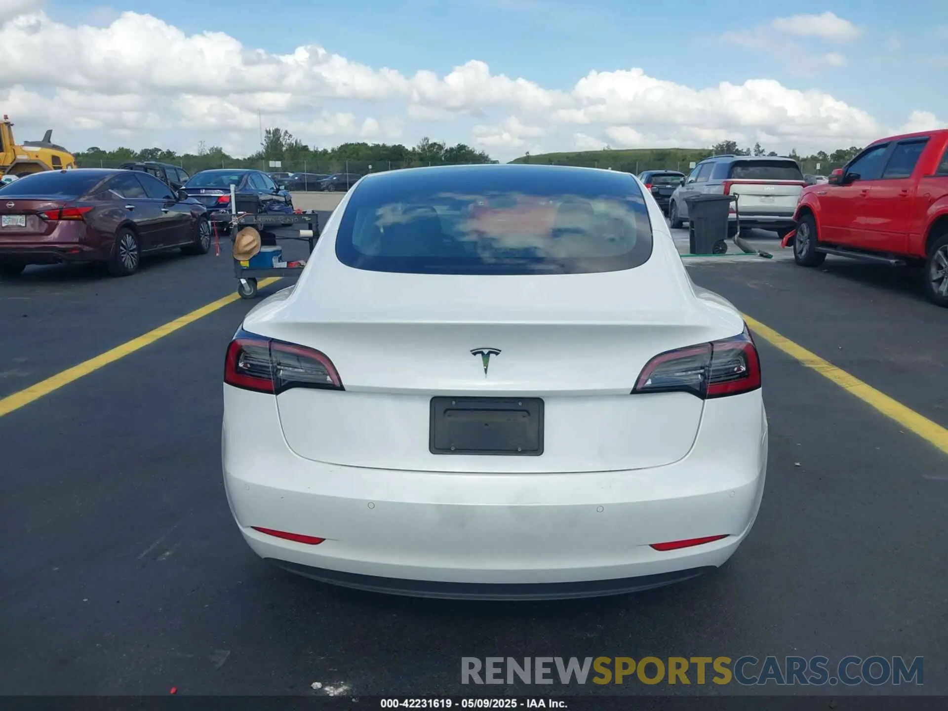 15 Photograph of a damaged car 5YJ3E1EA2NF332648 TESLA MODEL 3 2022