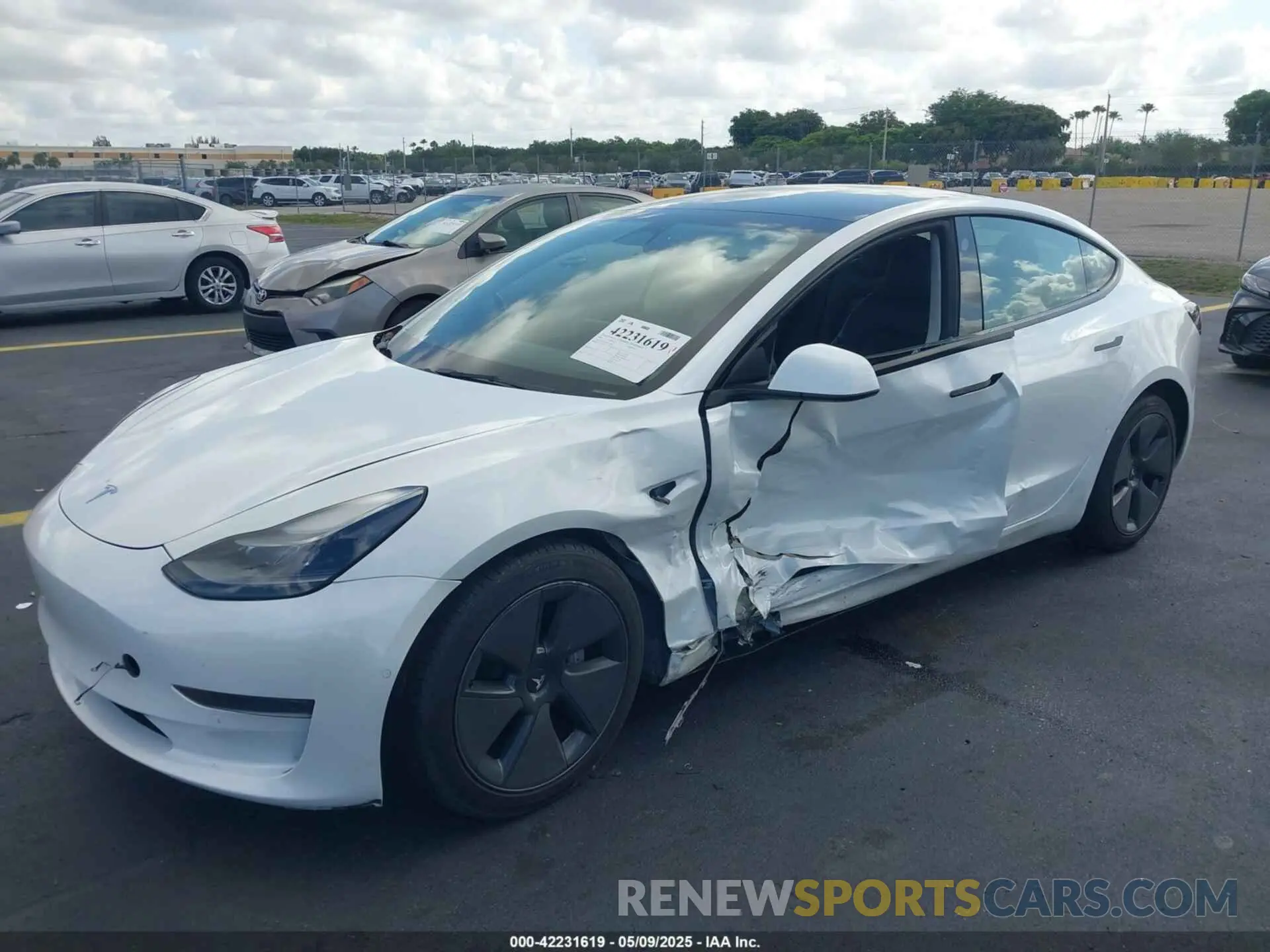 2 Photograph of a damaged car 5YJ3E1EA2NF332648 TESLA MODEL 3 2022