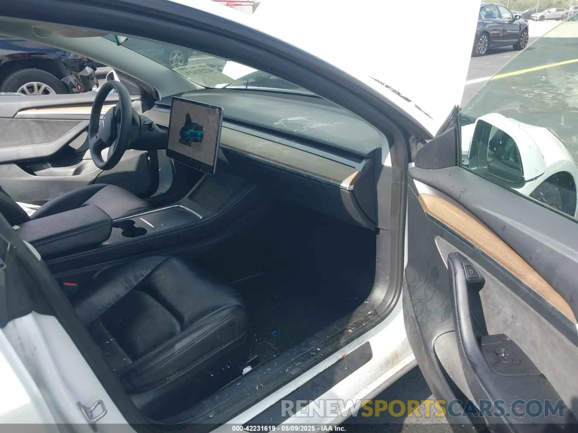 5 Photograph of a damaged car 5YJ3E1EA2NF332648 TESLA MODEL 3 2022