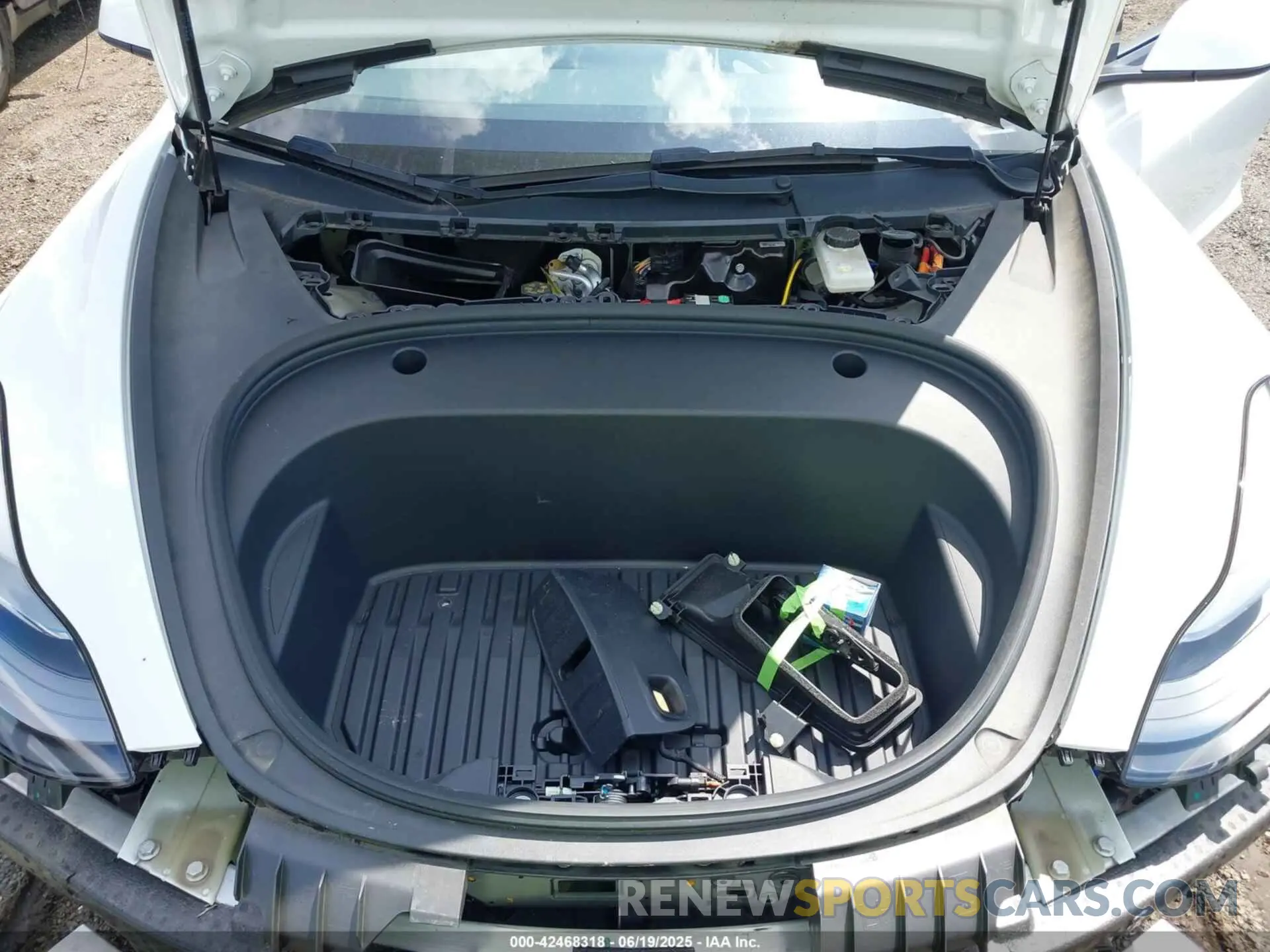 10 Photograph of a damaged car 5YJ3E1EA2NF353869 TESLA MODEL 3 2022