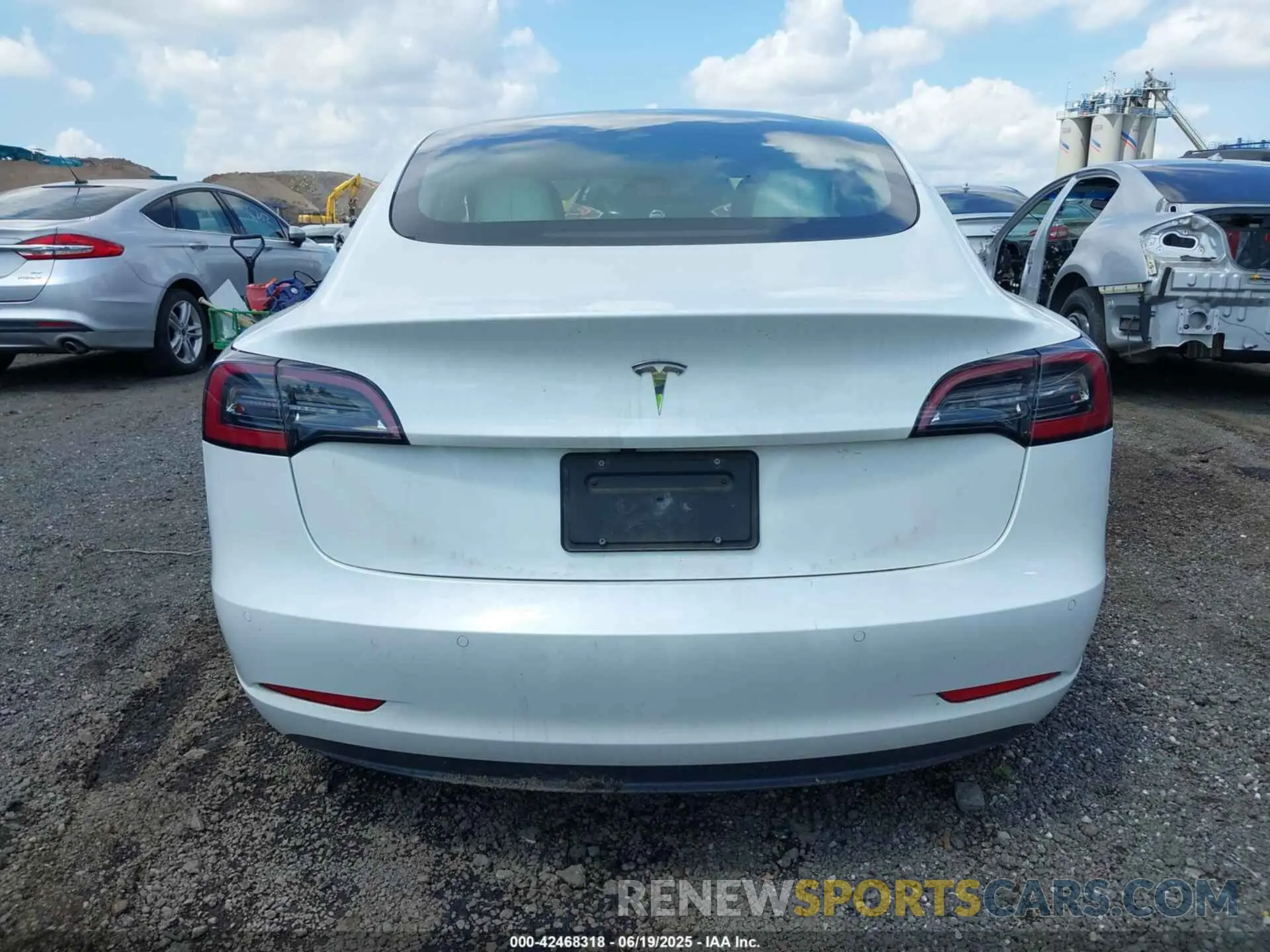 16 Photograph of a damaged car 5YJ3E1EA2NF353869 TESLA MODEL 3 2022