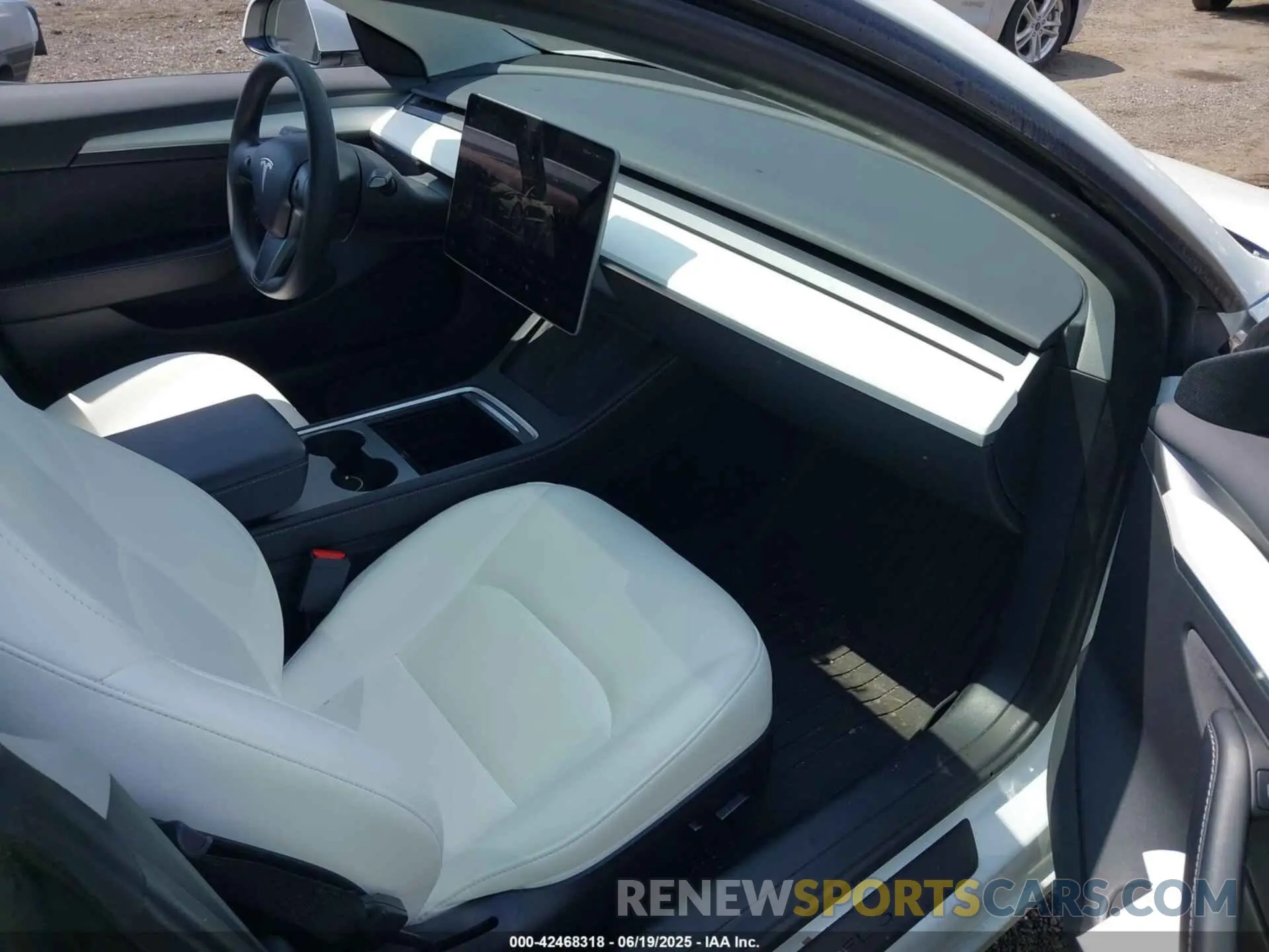 5 Photograph of a damaged car 5YJ3E1EA2NF353869 TESLA MODEL 3 2022