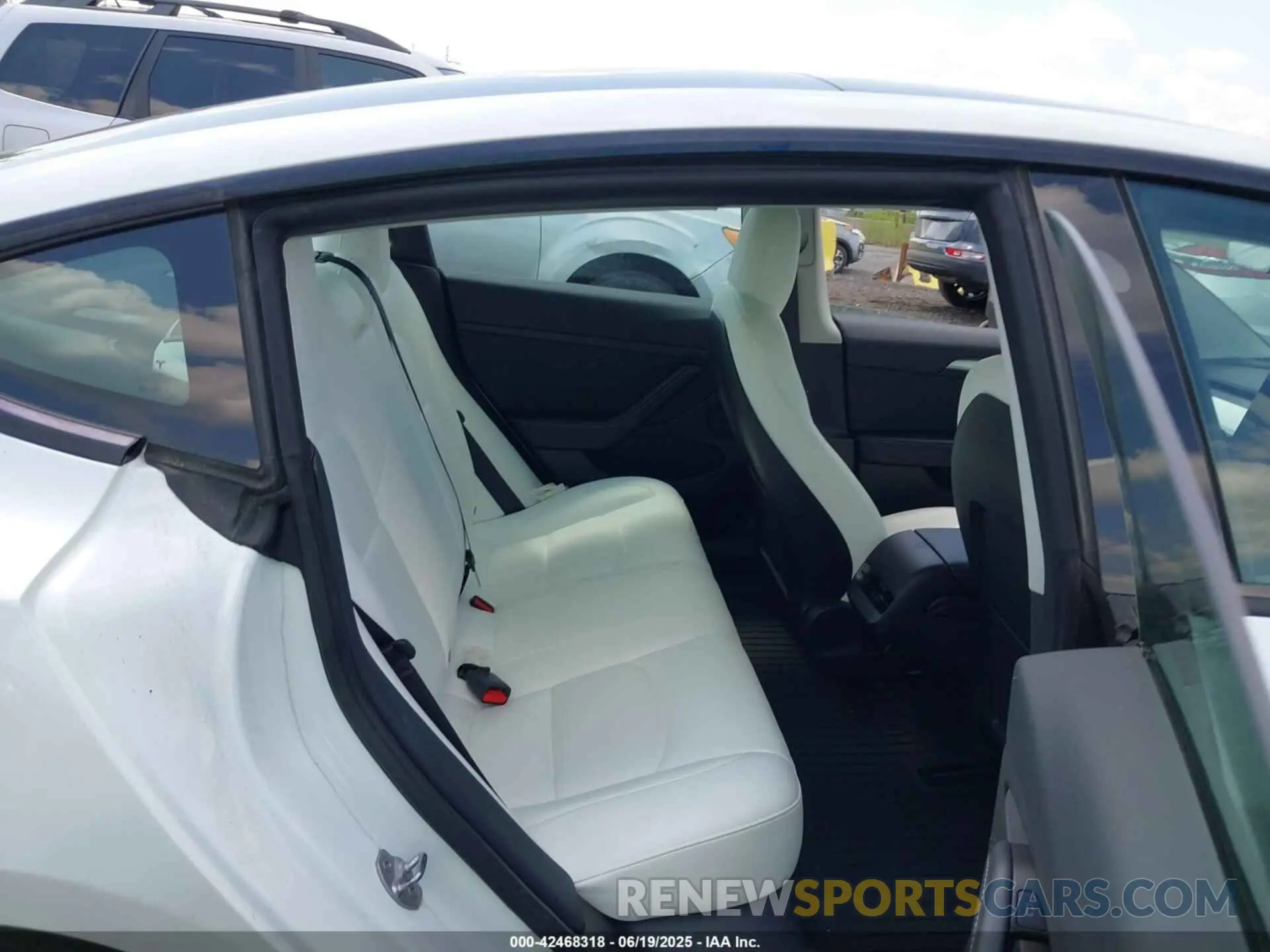 8 Photograph of a damaged car 5YJ3E1EA2NF353869 TESLA MODEL 3 2022