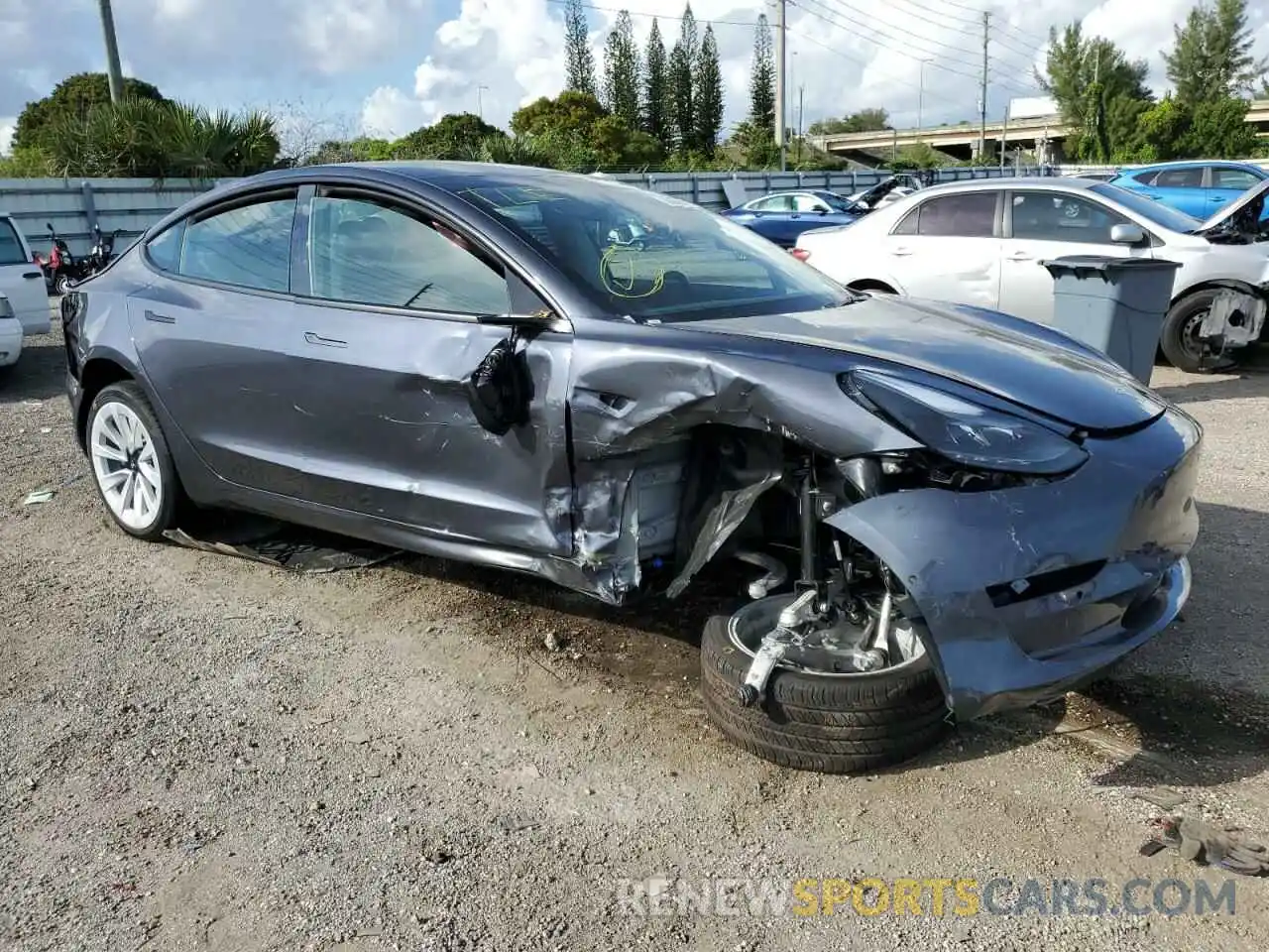 4 Photograph of a damaged car 5YJ3E1EA2NF369084 TESLA MODEL 3 2022