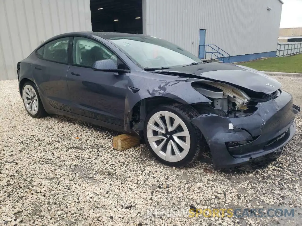 4 Photograph of a damaged car 5YJ3E1EA2NF370963 TESLA MODEL 3 2022