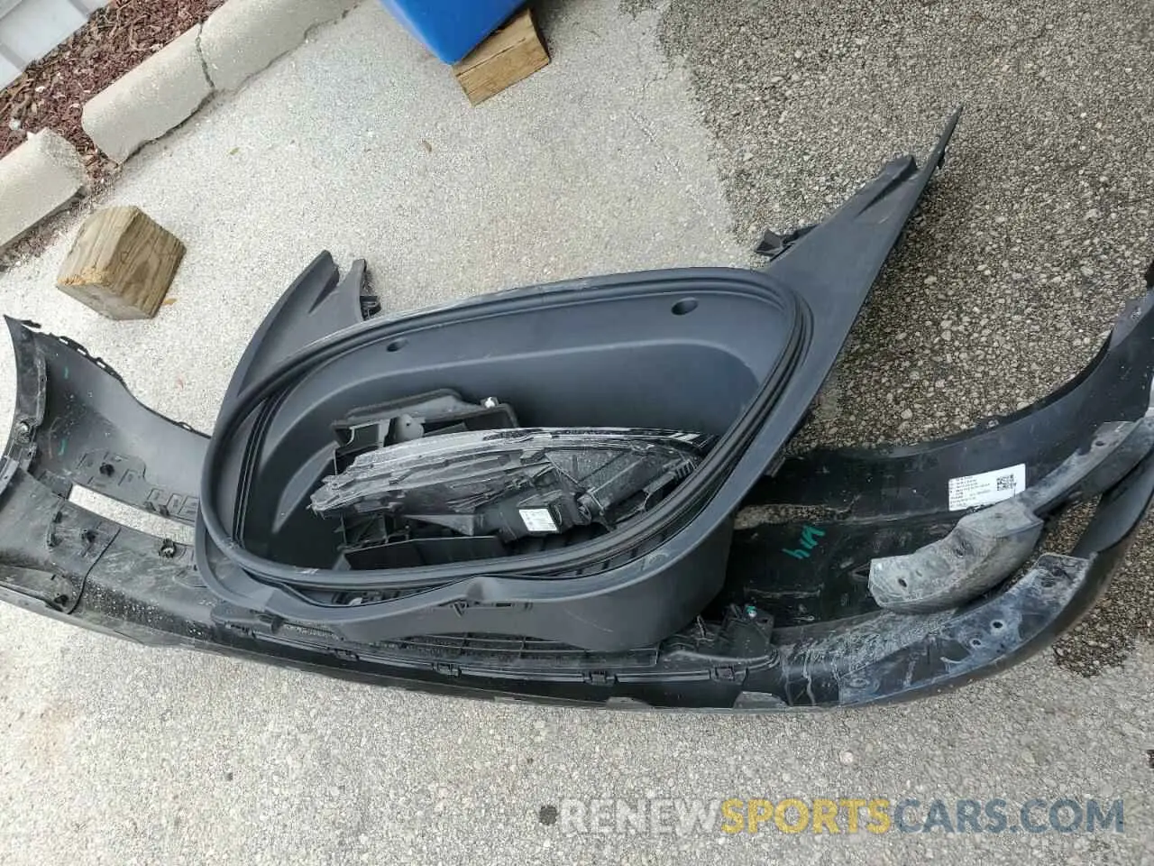 12 Photograph of a damaged car 5YJ3E1EA2NF371742 TESLA MODEL 3 2022
