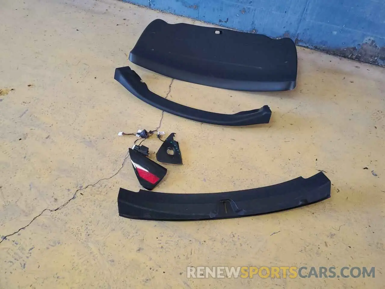 12 Photograph of a damaged car 5YJ3E1EA2NF372518 TESLA MODEL 3 2022