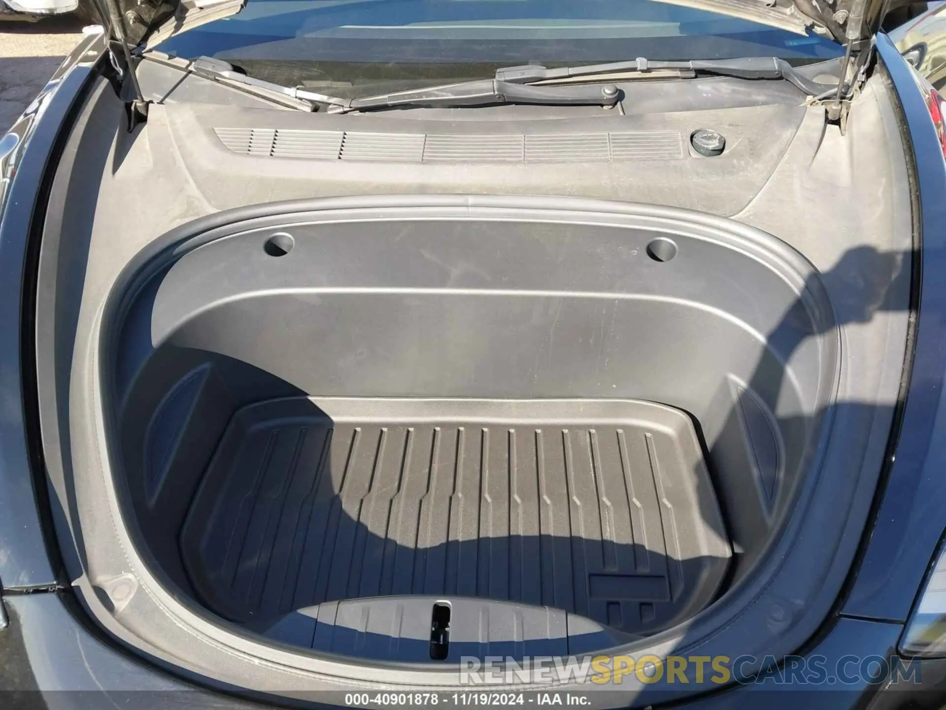 10 Photograph of a damaged car 5YJ3E1EA2NF376097 TESLA MODEL 3 2022