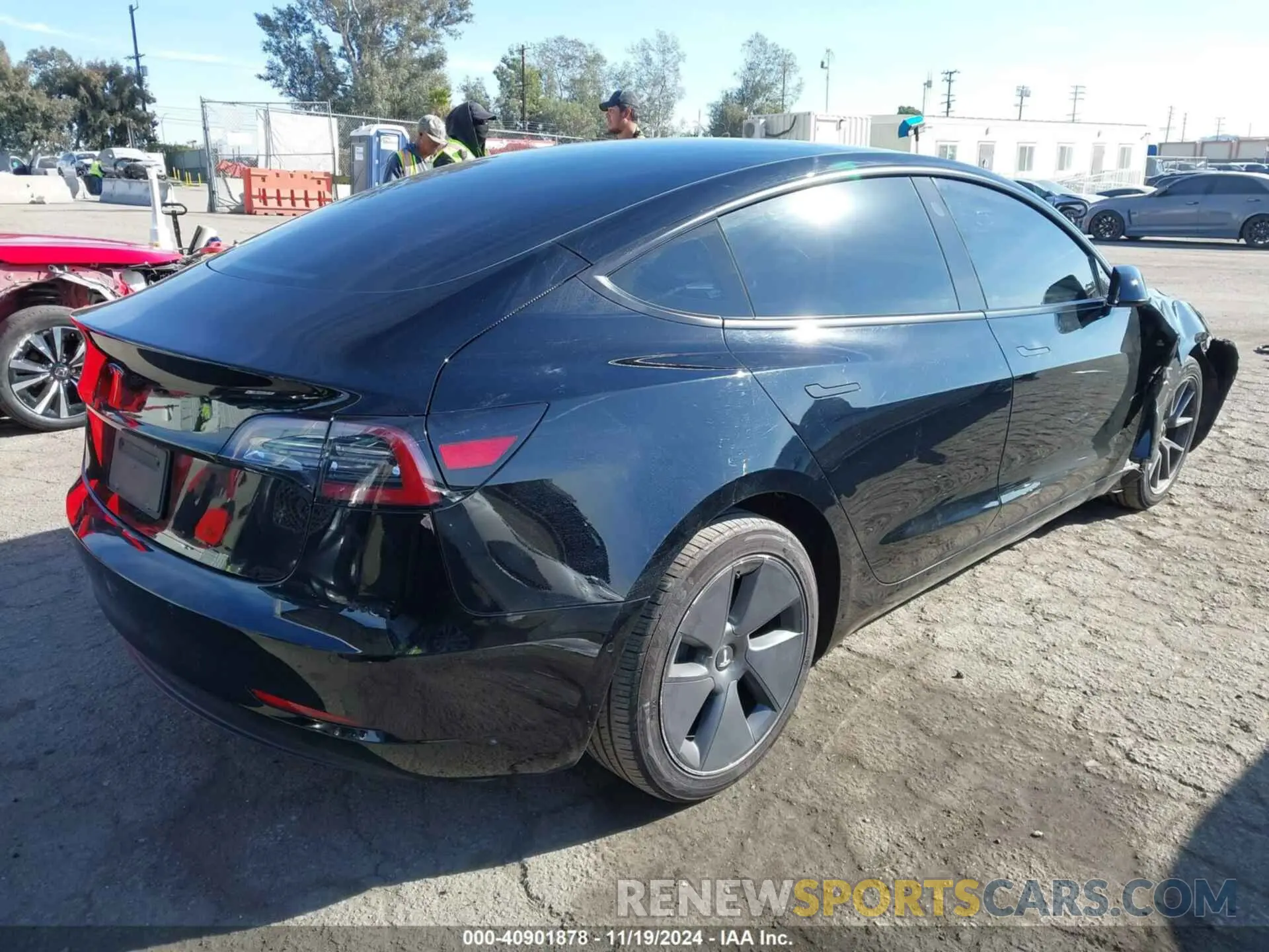 4 Photograph of a damaged car 5YJ3E1EA2NF376097 TESLA MODEL 3 2022