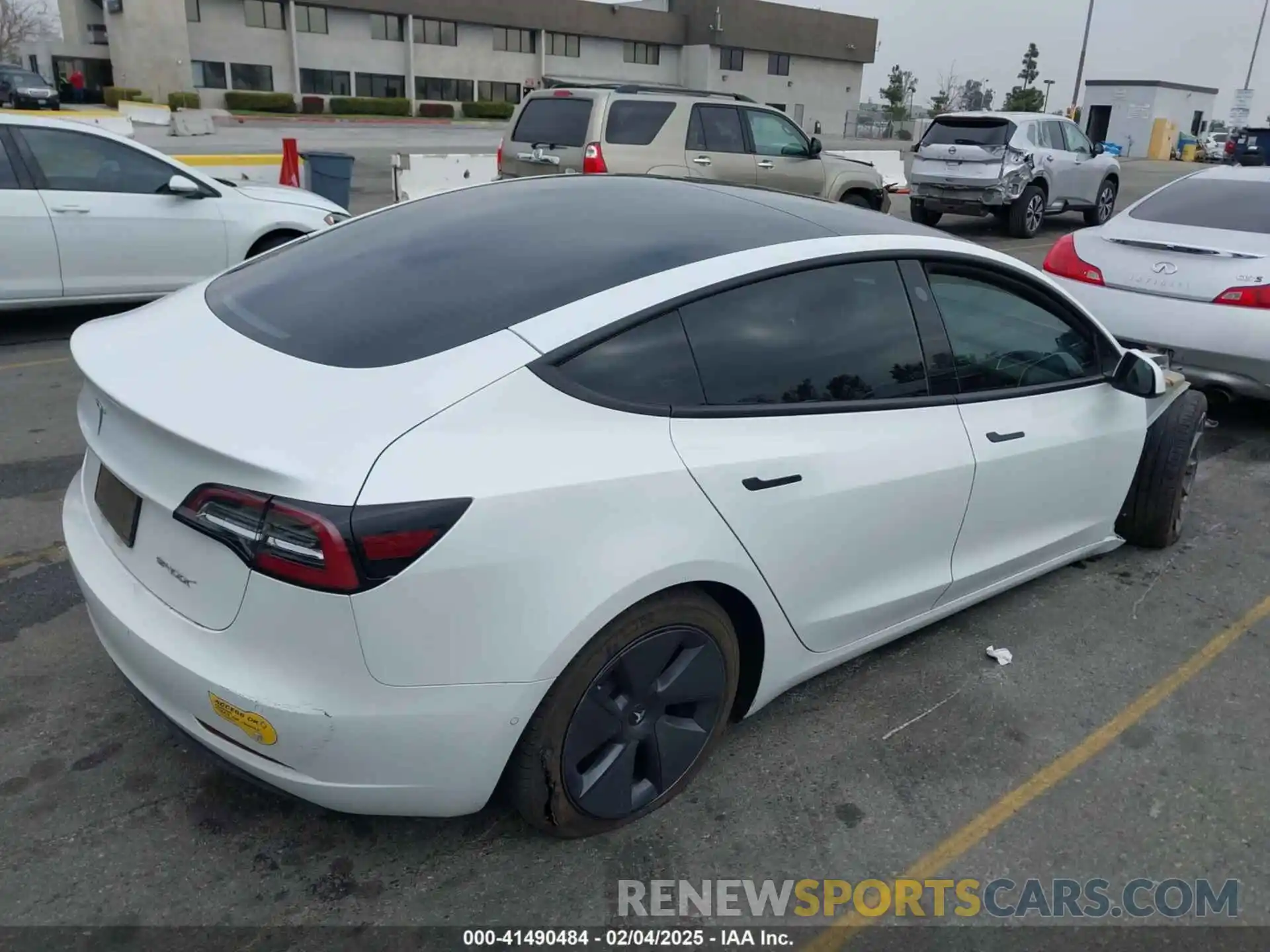 4 Photograph of a damaged car 5YJ3E1EA3NF124911 TESLA MODEL 3 2022