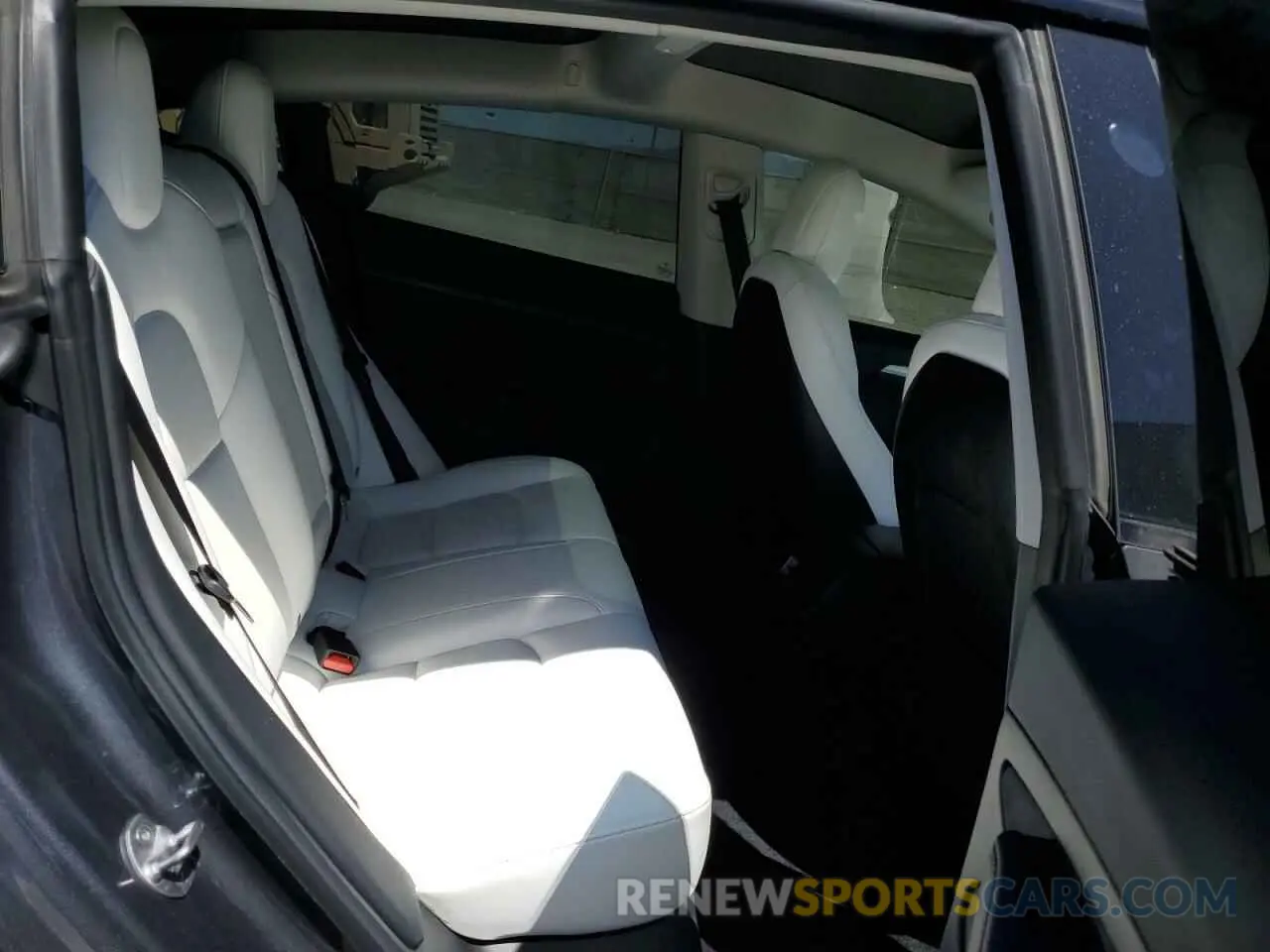 10 Photograph of a damaged car 5YJ3E1EA3NF132698 TESLA MODEL 3 2022