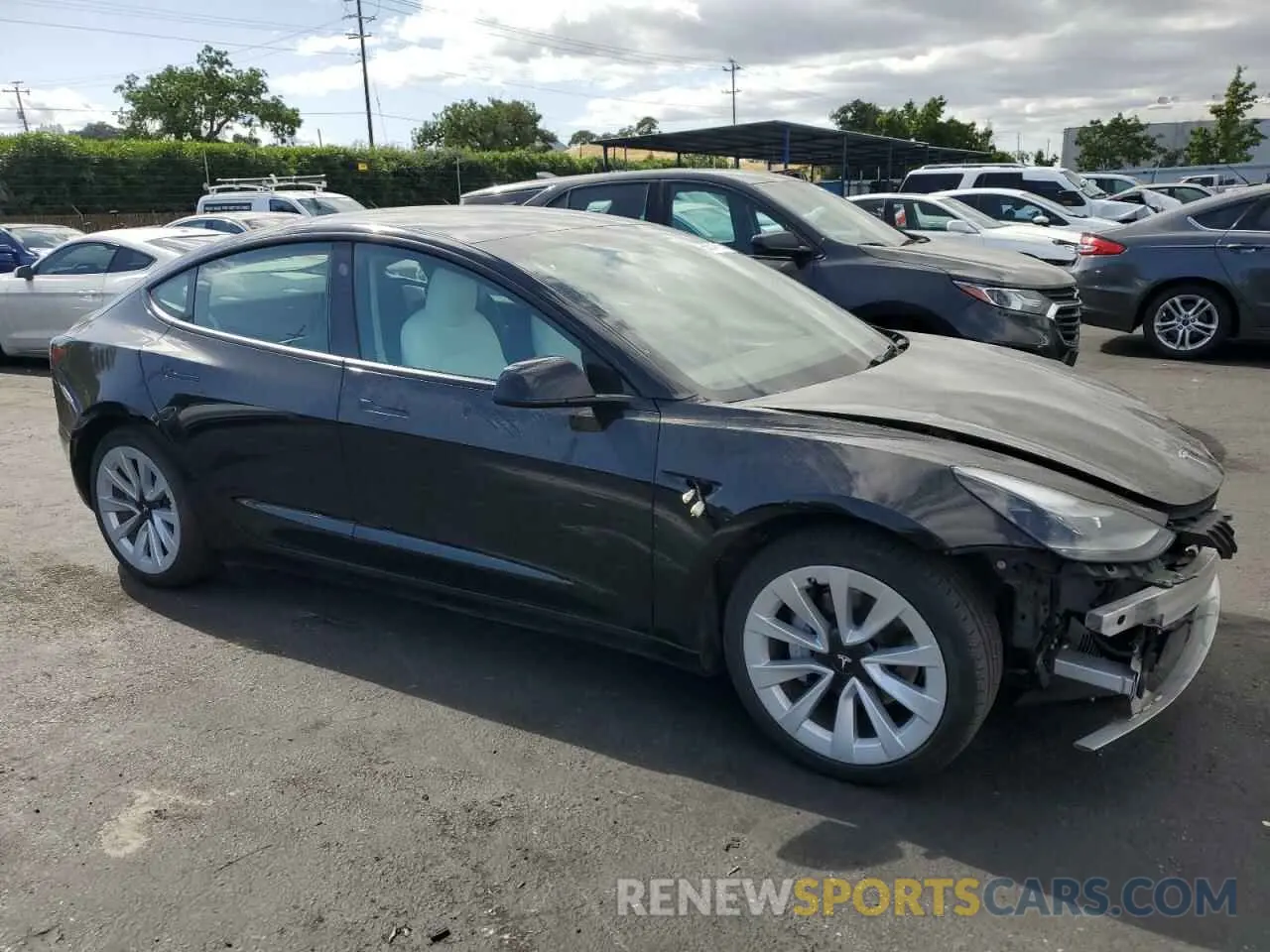 4 Photograph of a damaged car 5YJ3E1EA3NF138582 TESLA MODEL 3 2022