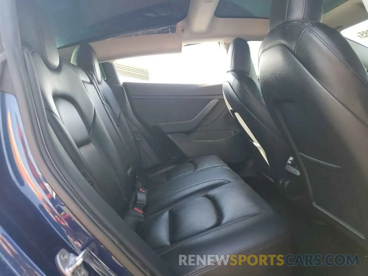 10 Photograph of a damaged car 5YJ3E1EA3NF285775 TESLA MODEL 3 2022