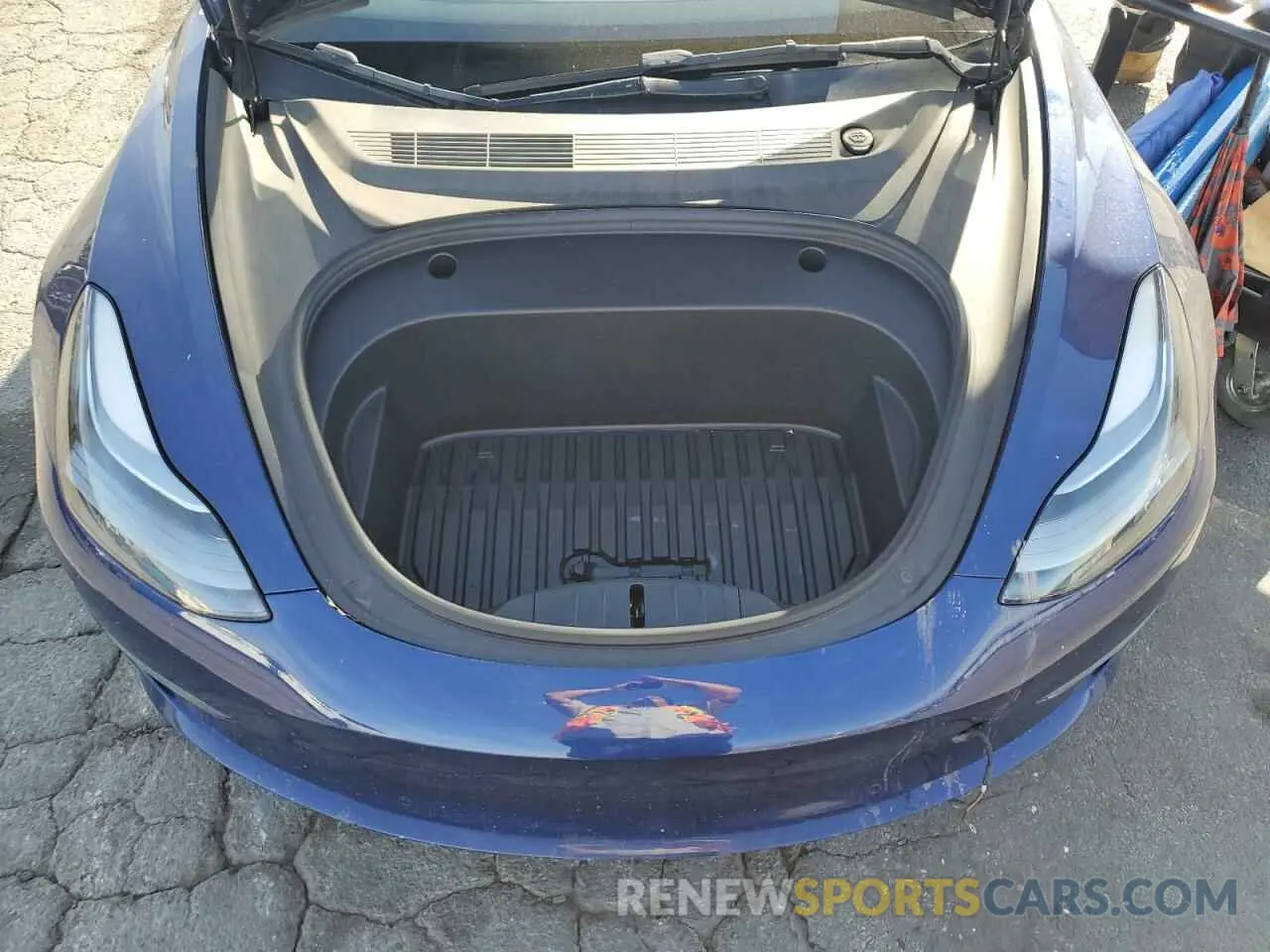 11 Photograph of a damaged car 5YJ3E1EA3NF285775 TESLA MODEL 3 2022