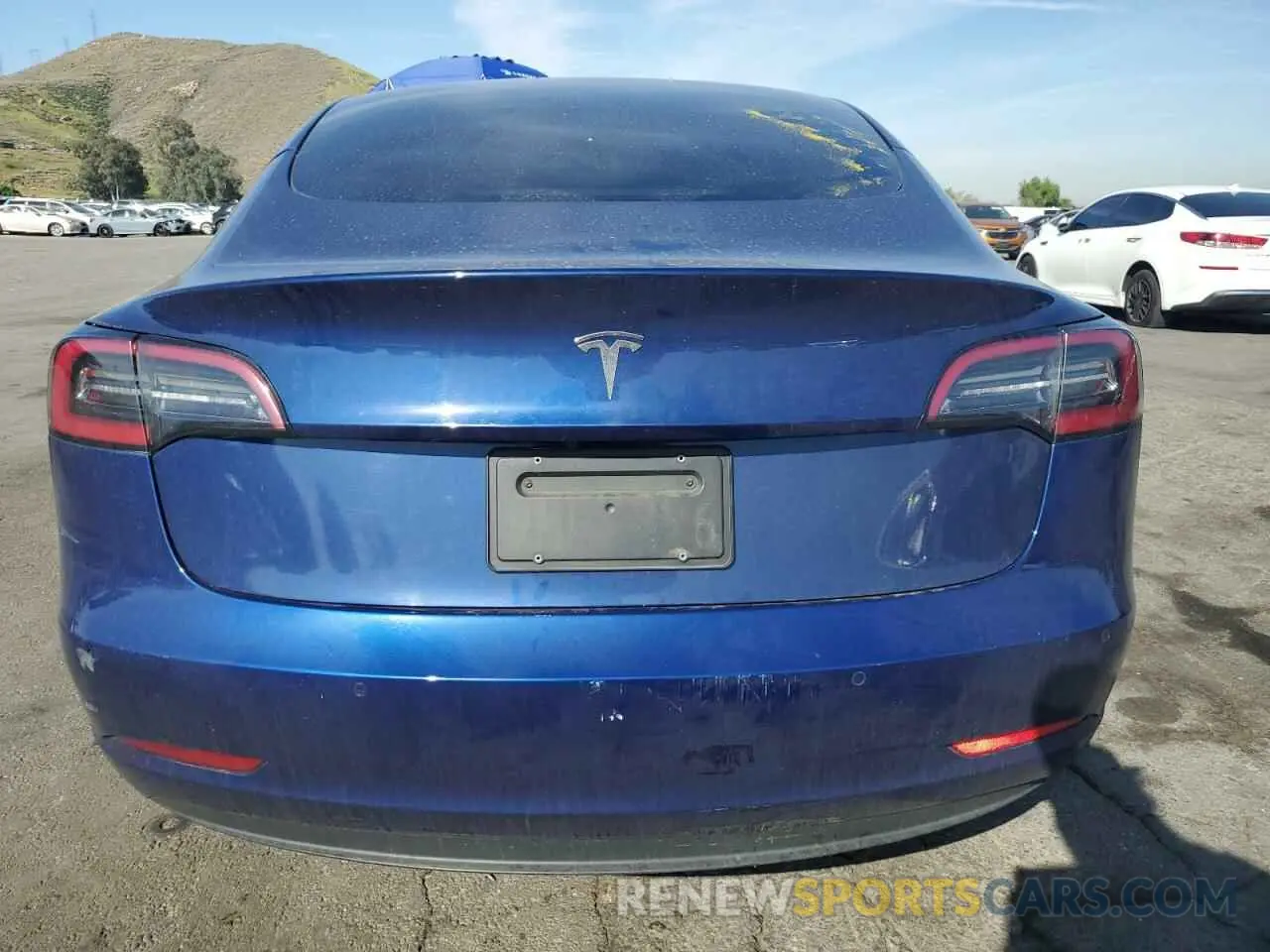 6 Photograph of a damaged car 5YJ3E1EA3NF285775 TESLA MODEL 3 2022