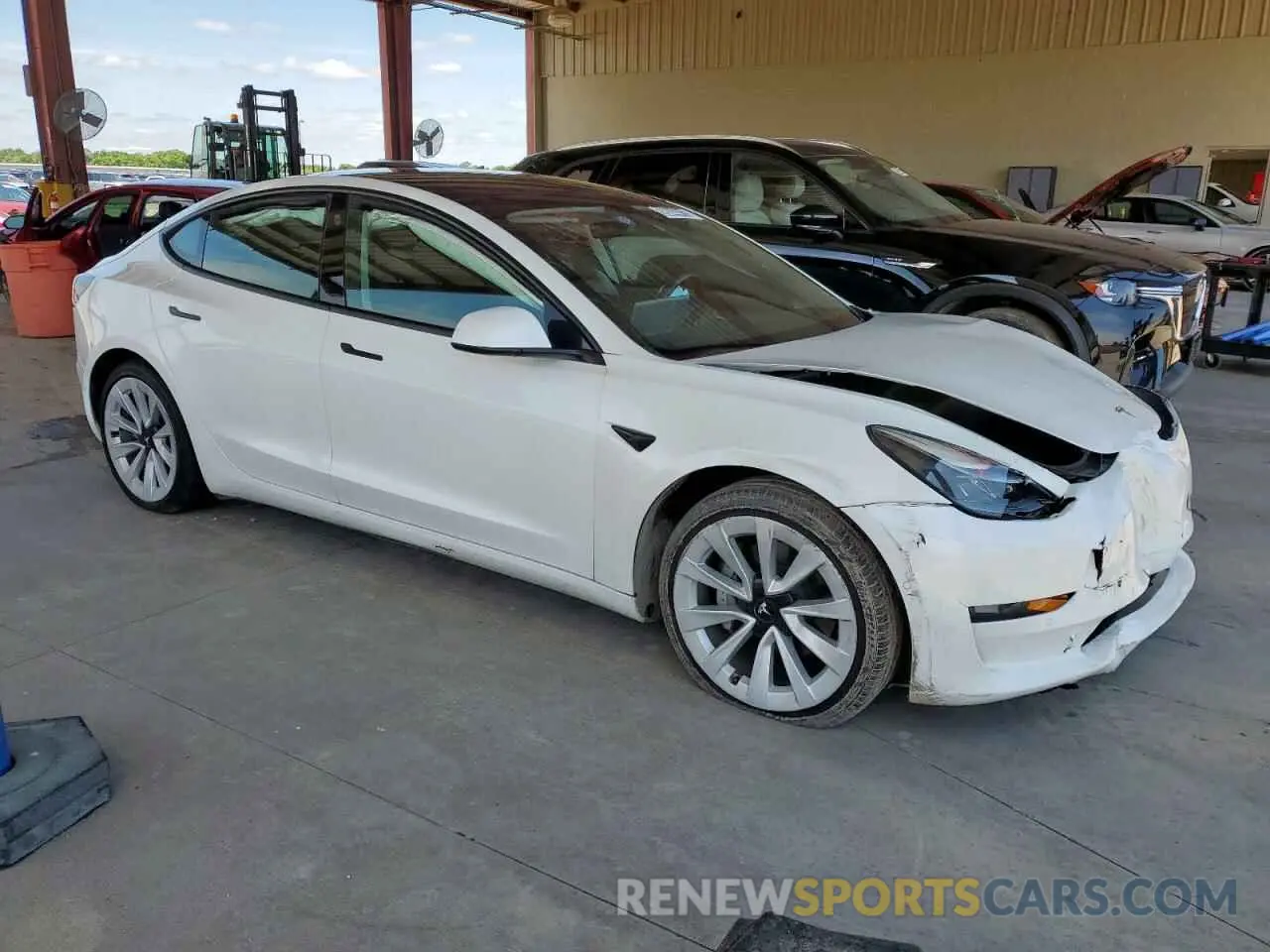 4 Photograph of a damaged car 5YJ3E1EA3NF290670 TESLA MODEL 3 2022