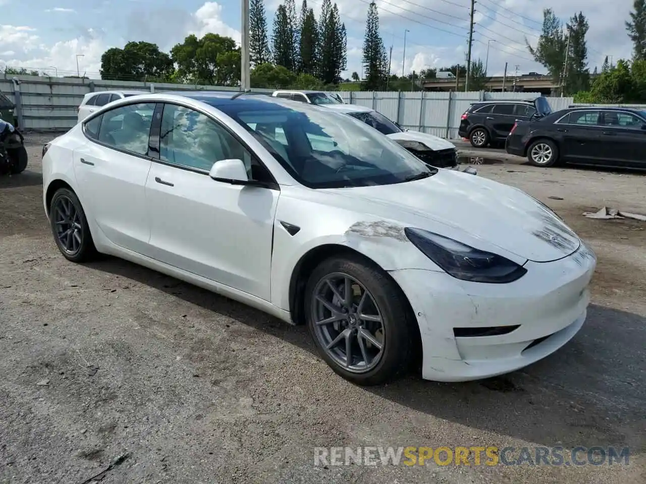 4 Photograph of a damaged car 5YJ3E1EA3NF316314 TESLA MODEL 3 2022