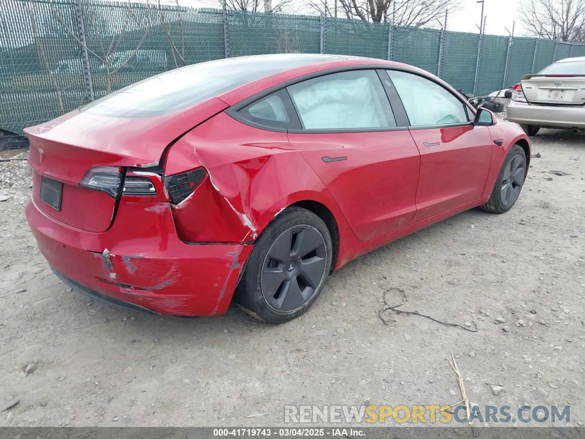 4 Photograph of a damaged car 5YJ3E1EA3NF333128 TESLA MODEL 3 2022