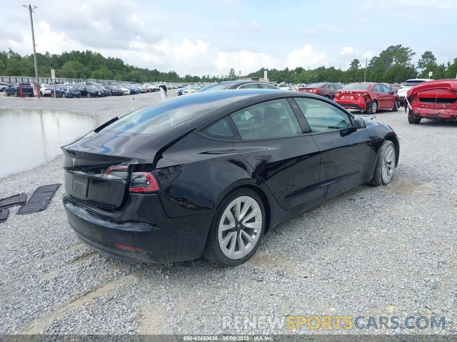 4 Photograph of a damaged car 5YJ3E1EA3NF336255 TESLA MODEL 3 2022